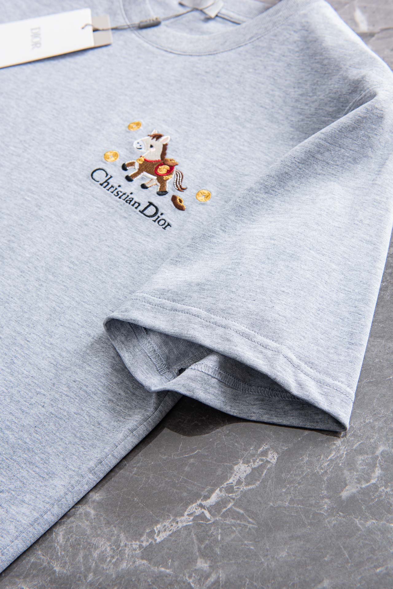 Dior迪奥 2026SS时尚潮人必备男士休闲圆领短袖T恤衫#设计理念潮流前卫与尚可持续，选用客供进口1