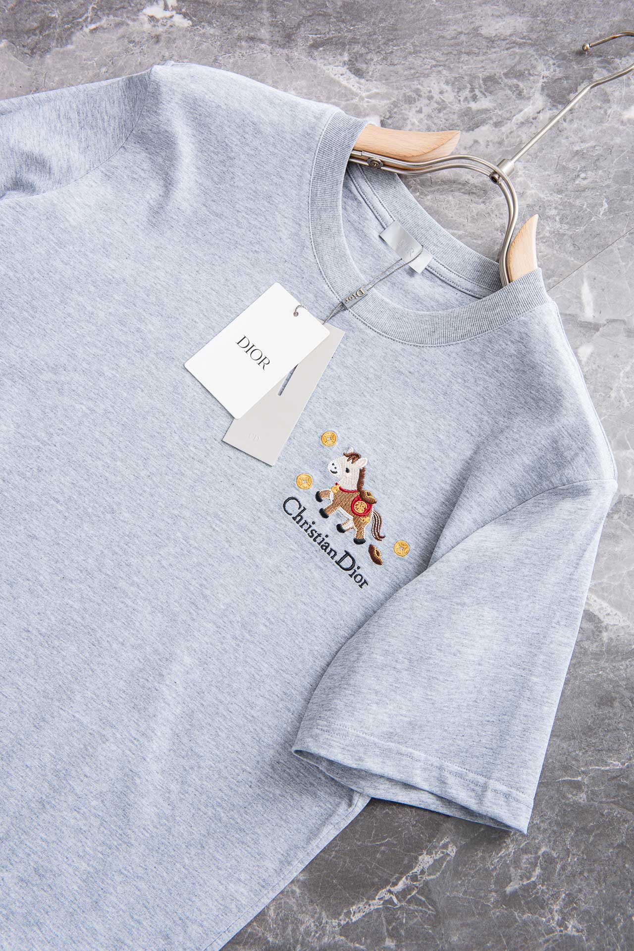 Dior迪奥 2026SS时尚潮人必备男士休闲圆领短袖T恤衫#设计理念潮流前卫与尚可持续，选用客供进口1