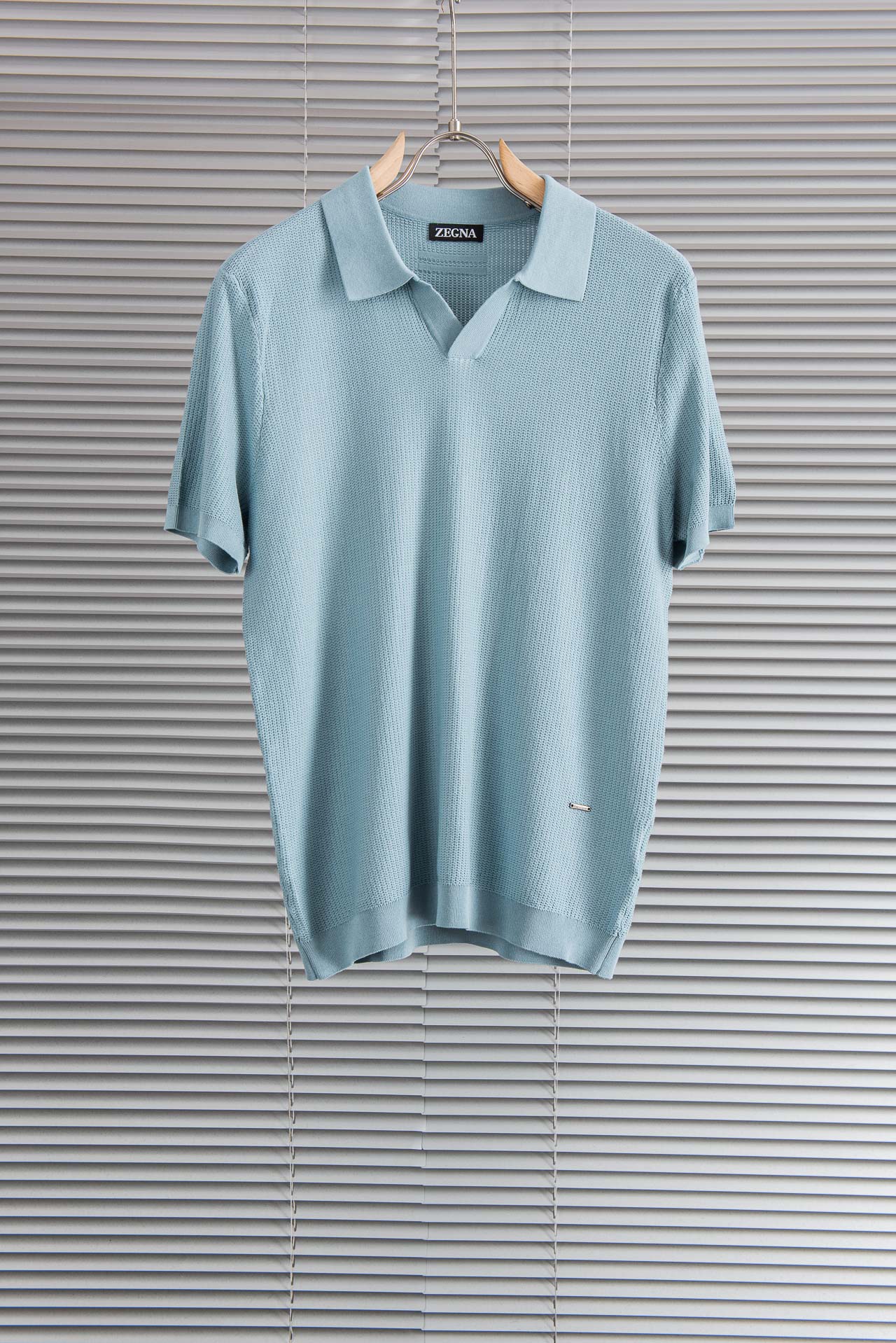 杰尼亚zegna2026春夏新款 桑蚕丝混纺男士针织海鸥领无扣V型翻领 短袖衫！采用5.5%蚕丝+65.