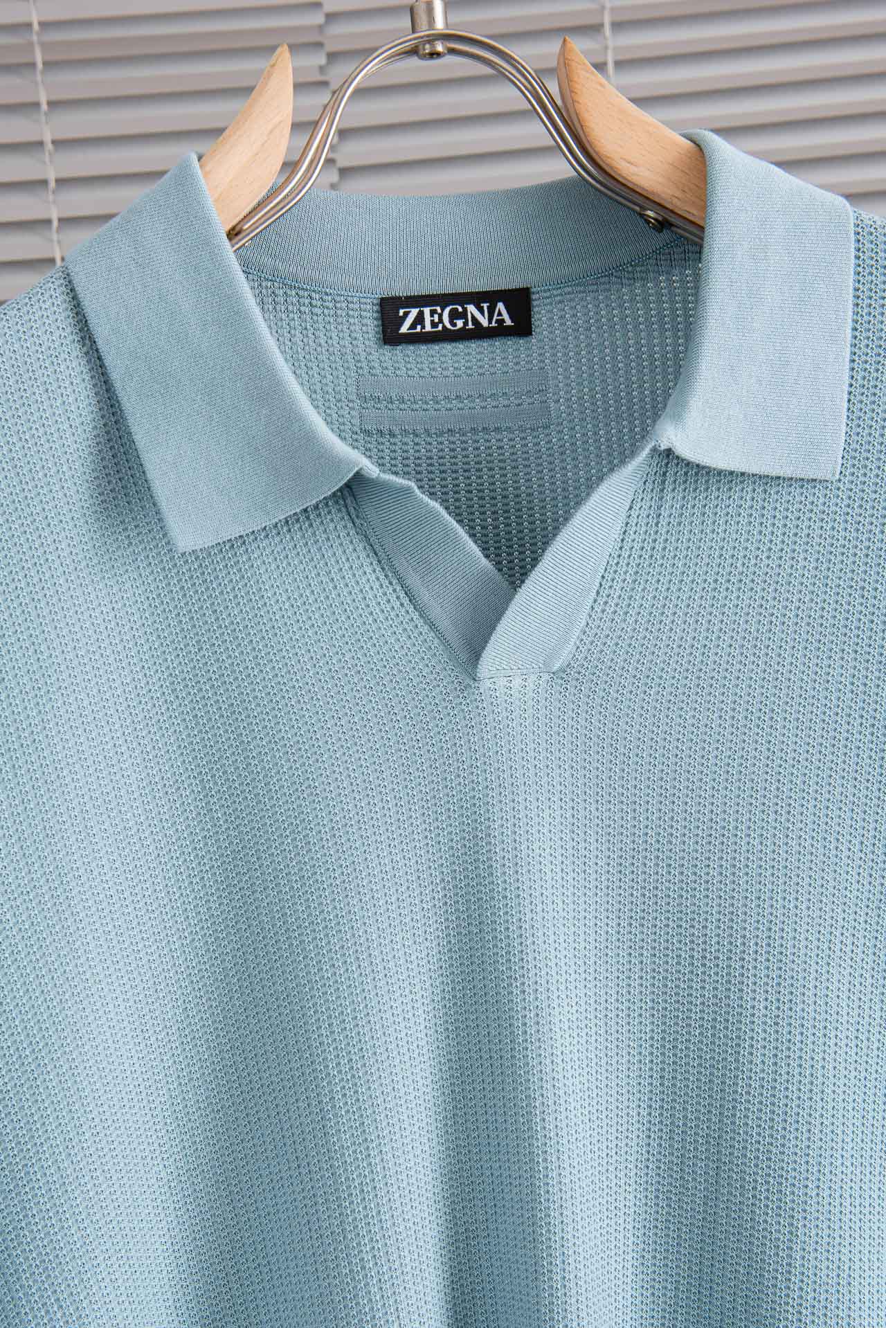 杰尼亚zegna2026春夏新款 桑蚕丝混纺男士针织海鸥领无扣V型翻领 短袖衫！采用5.5%蚕丝+65.
