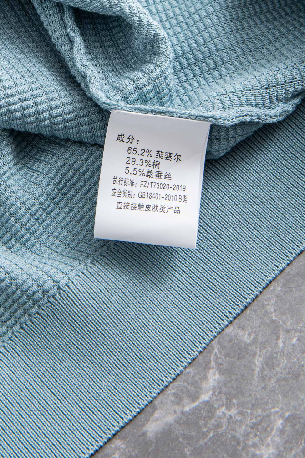 杰尼亚zegna2026春夏新款 桑蚕丝混纺男士针织海鸥领无扣V型翻领 短袖衫！采用5.5%蚕丝+65.