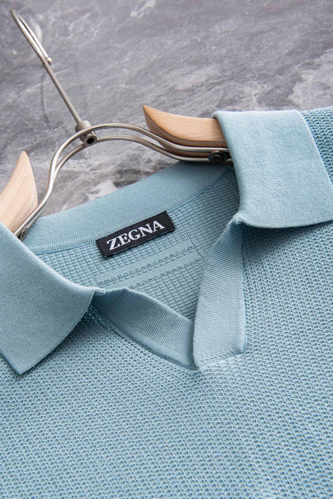 杰尼亚zegna2026春夏新款 桑蚕丝混纺男士针织海鸥领无扣V型翻领 短袖衫！采用5.5%蚕丝+65.