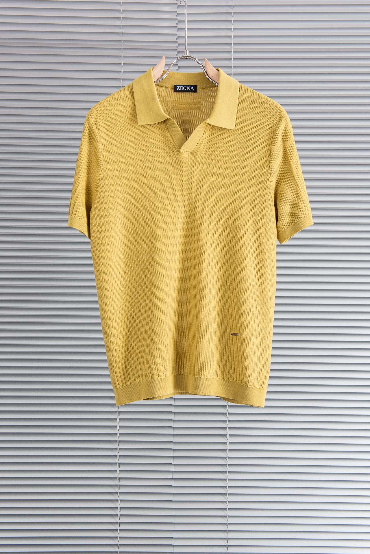 杰尼亚zegna2026春夏新款 桑蚕丝混纺男士针织海鸥领无扣V型翻领 短袖衫！采用5.5%蚕丝+65.