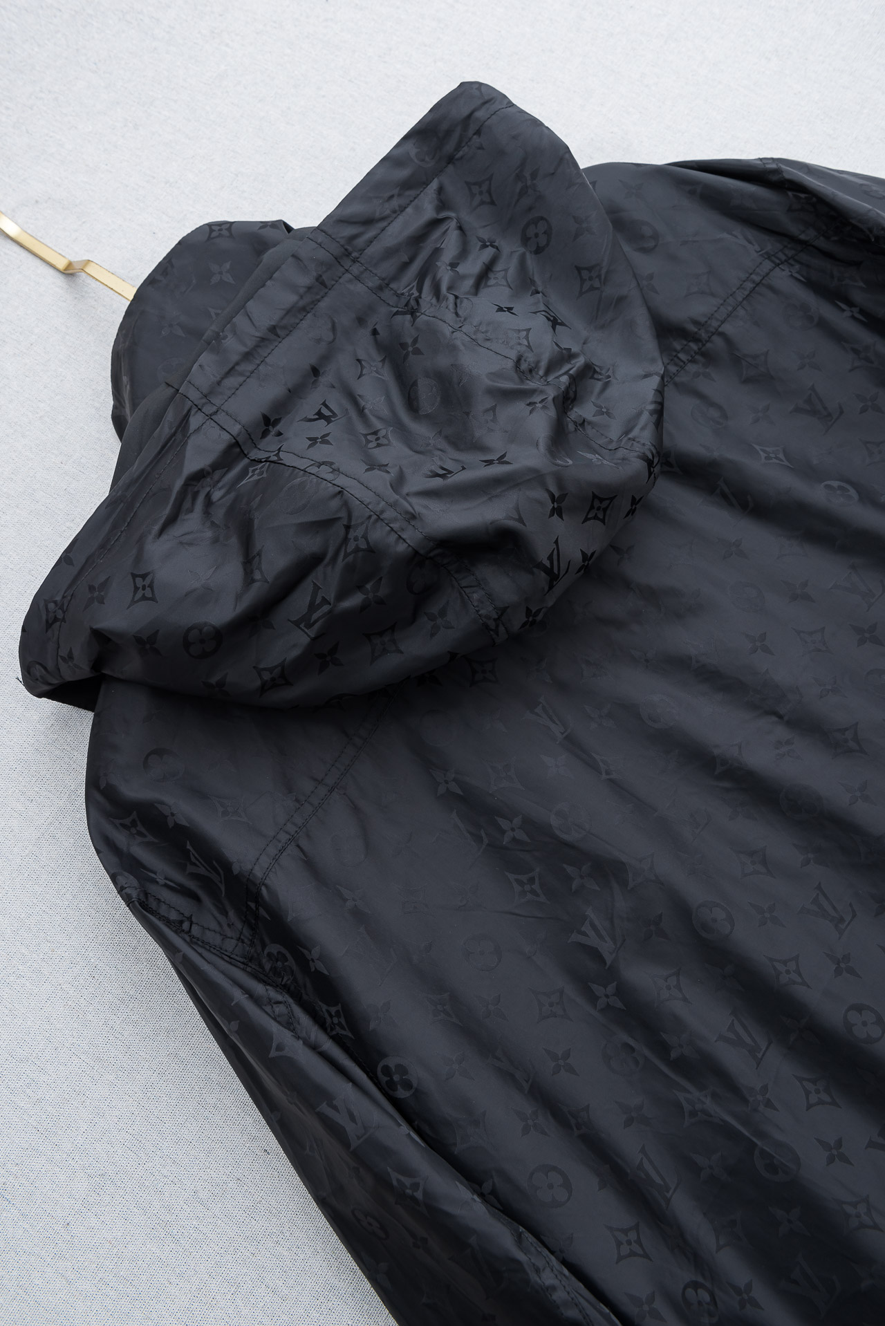 LV 路易威登2026 ss最新春季新品！Monogram立体提花连帽防水夹克外套#同步官网发售！该款夹