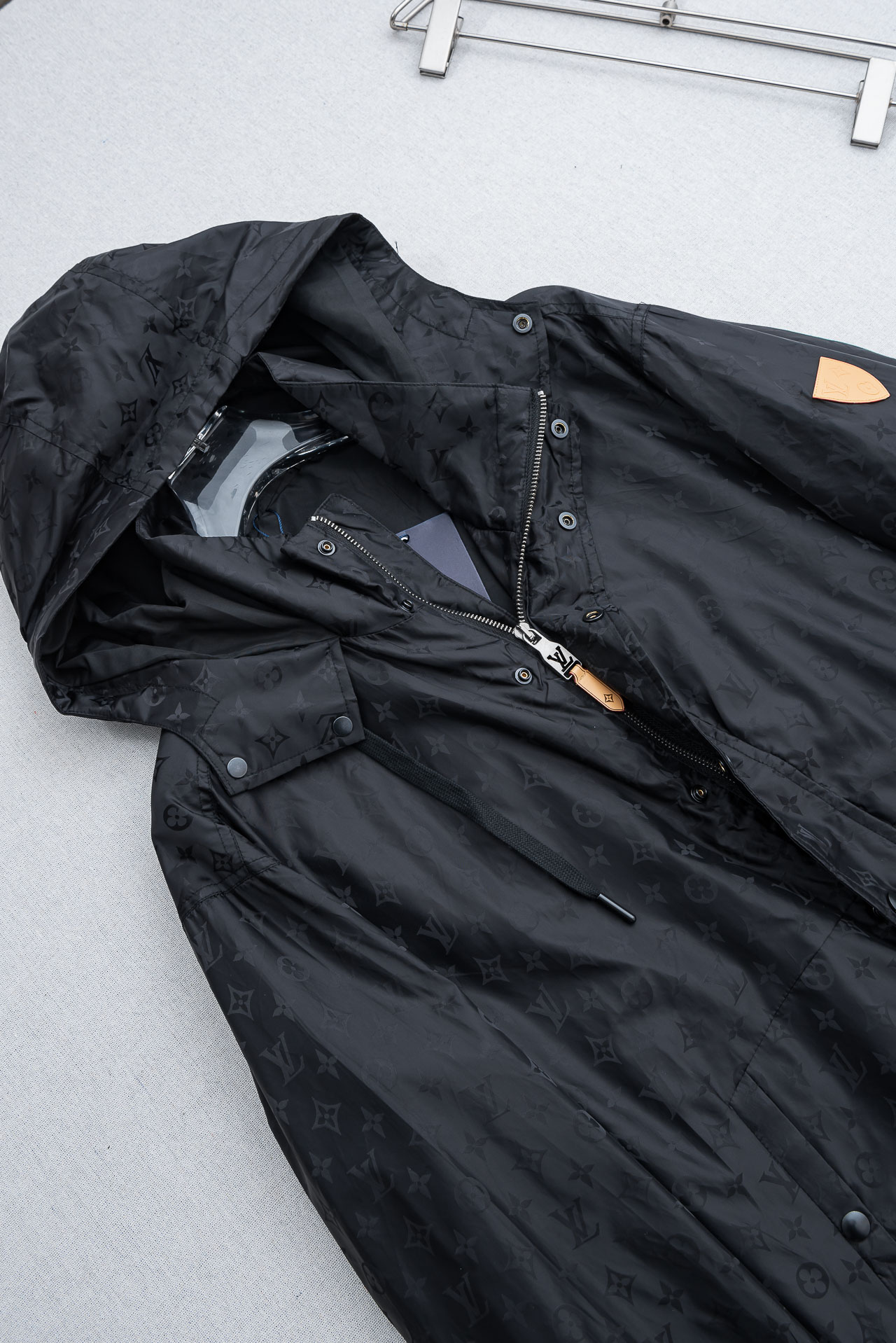 LV 路易威登2026 ss最新春季新品！Monogram立体提花连帽防水夹克外套#同步官网发售！该款夹