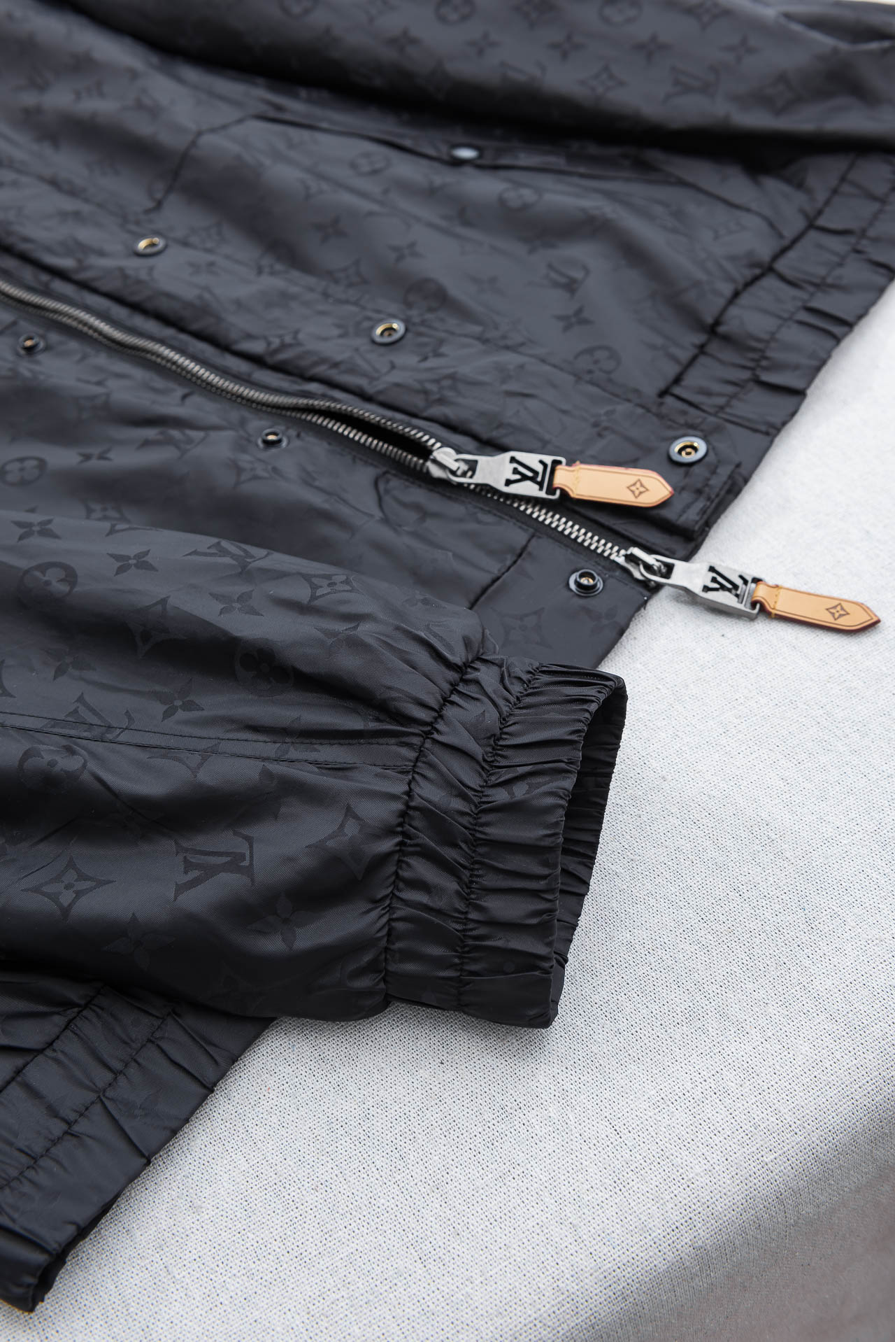 LV 路易威登2026 ss最新春季新品！Monogram立体提花连帽防水夹克外套#同步官网发售！该款夹