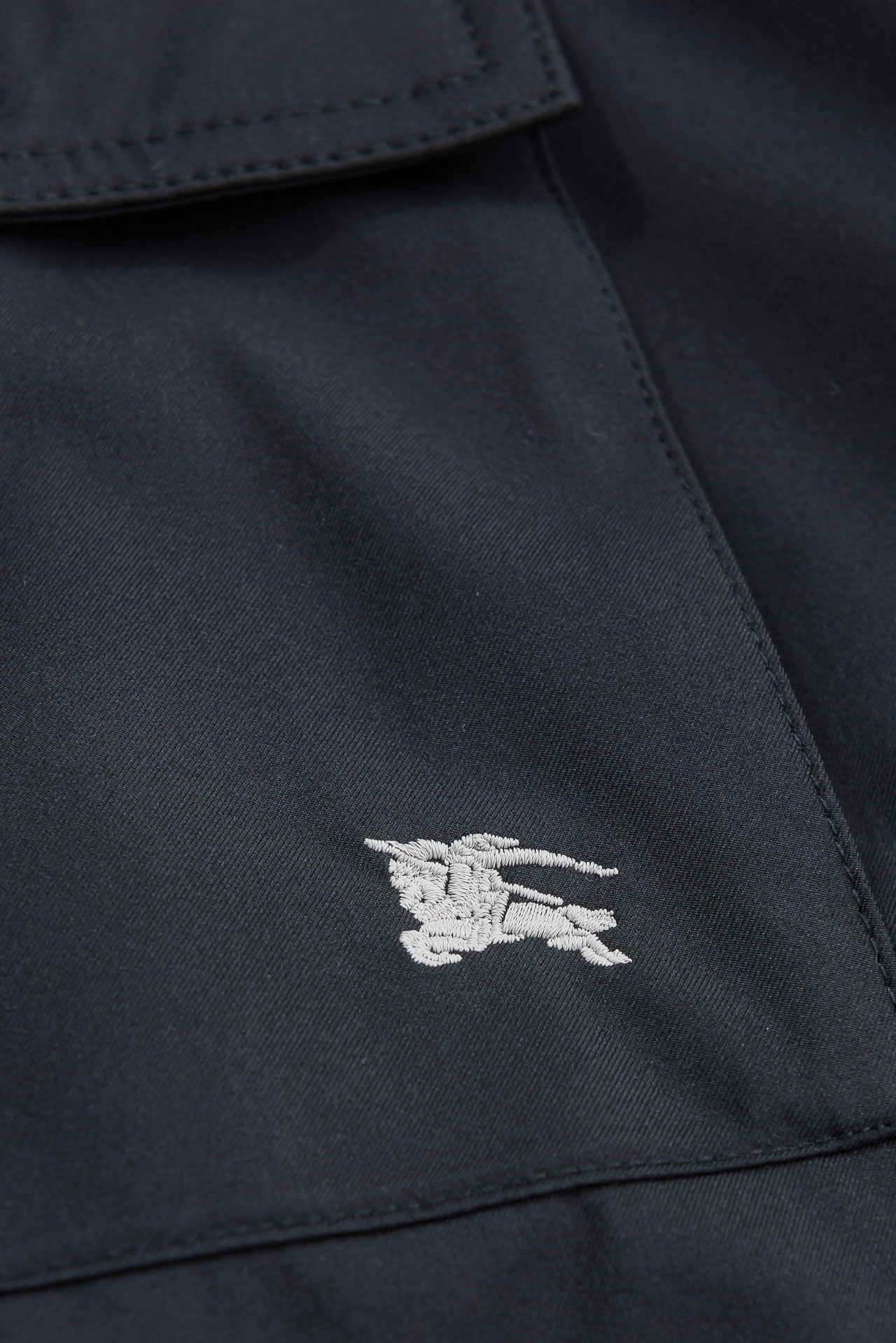 26ss新春最新出品 棉质BUR王牌尖货， 原厂原料棉纺厂特供长绒精纺棉质混纺斜纹材质打造。内侧为 Bu