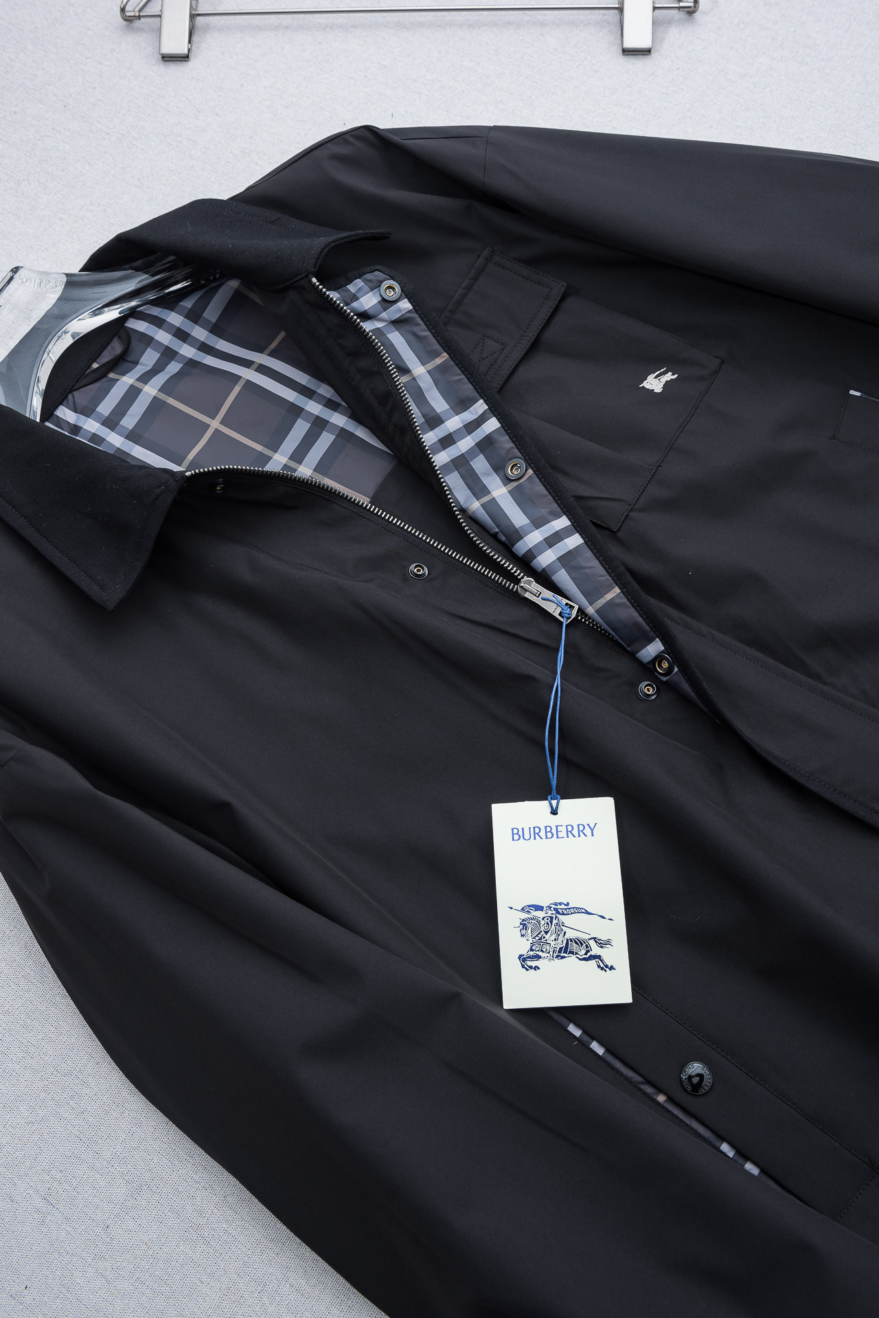 26ss新春最新出品 棉质BUR王牌尖货， 原厂原料棉纺厂特供长绒精纺棉质混纺斜纹材质打造。内侧为 Bu