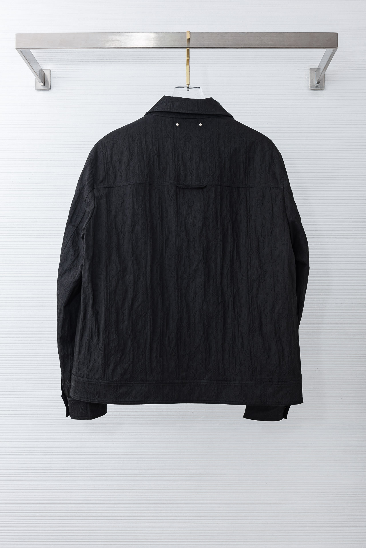 LV 路易威登2026 ss最新春季新品！立体Monogram翻领夹克外套#时尚美观，呈现出细密的肌理和