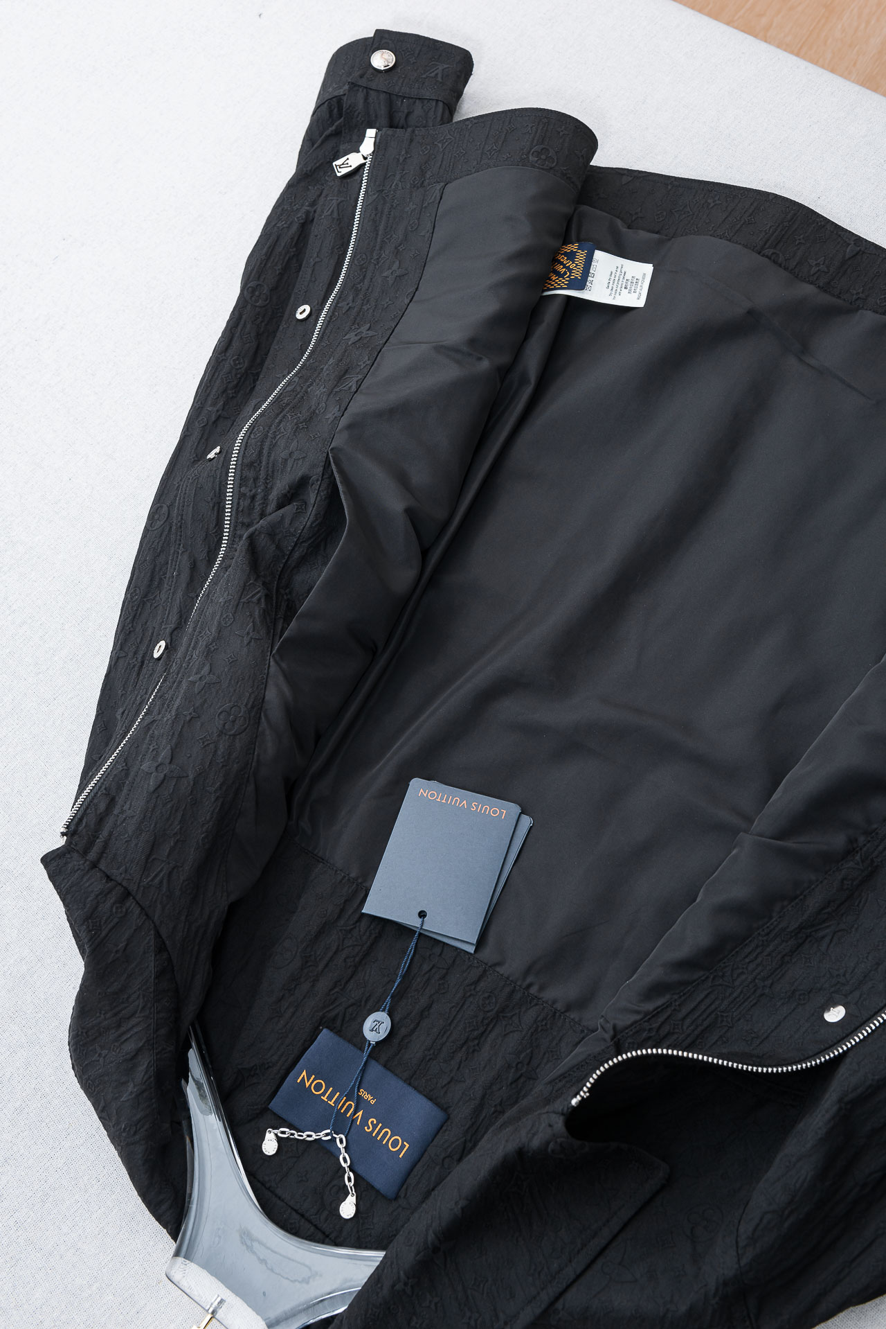 LV 路易威登2026 ss最新春季新品！立体Monogram翻领夹克外套#时尚美观，呈现出细密的肌理和