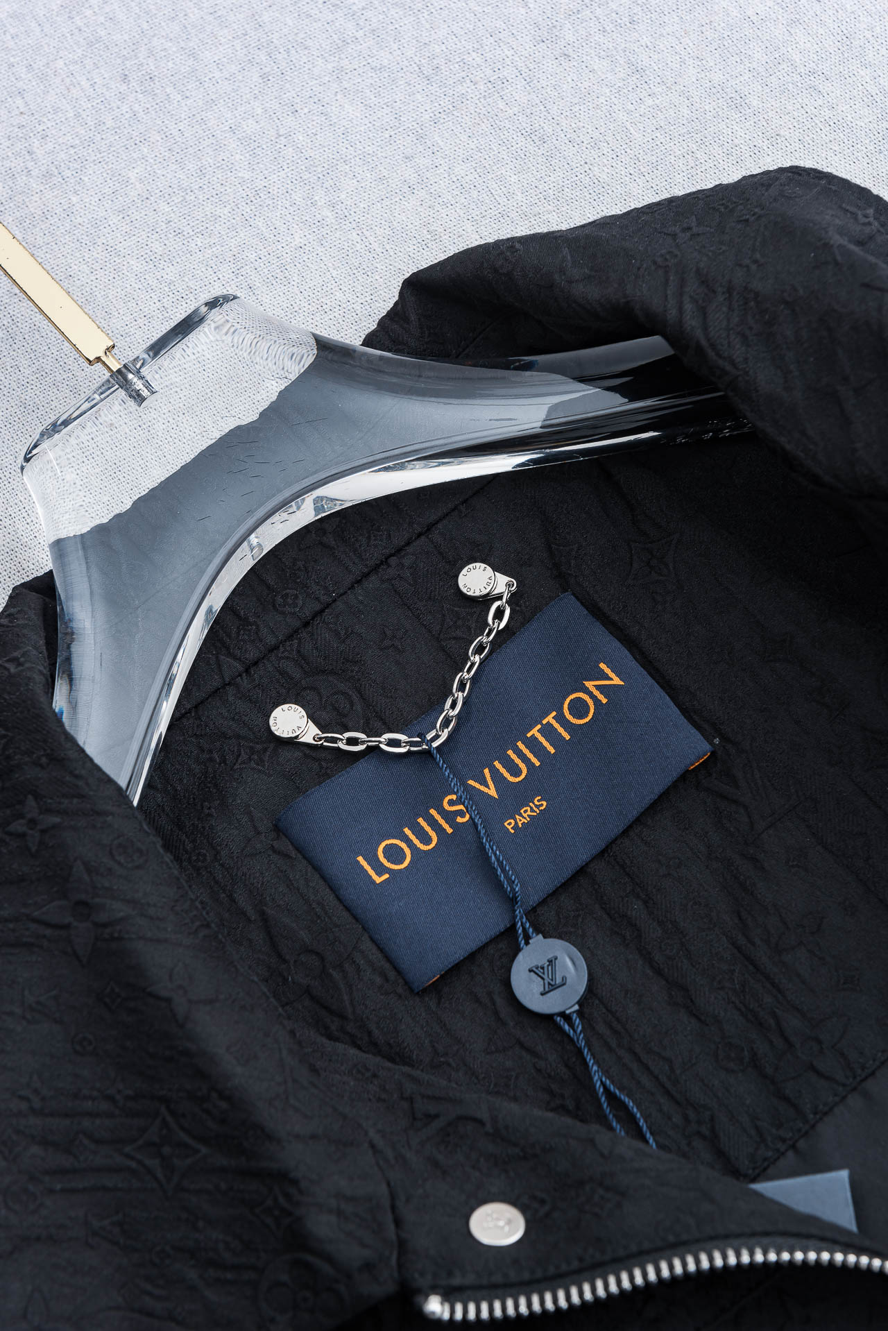 LV 路易威登2026 ss最新春季新品！立体Monogram翻领夹克外套#时尚美观，呈现出细密的肌理和