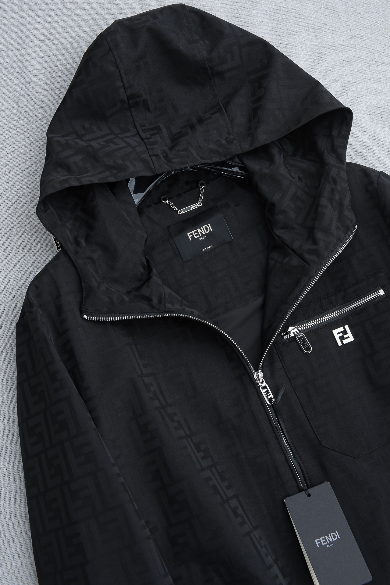 FENDI芬迪2026 ss最新春季新品，连帽防水夹克外套#同步官网发售！Fendi品牌的灵魂提花FF形