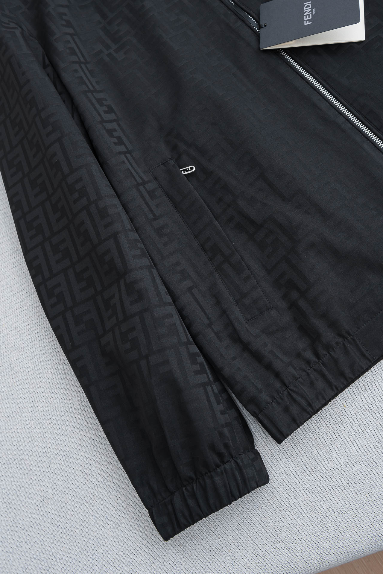 FENDI芬迪2026 ss最新春季新品，连帽防水夹克外套#同步官网发售！Fendi品牌的灵魂提花FF形