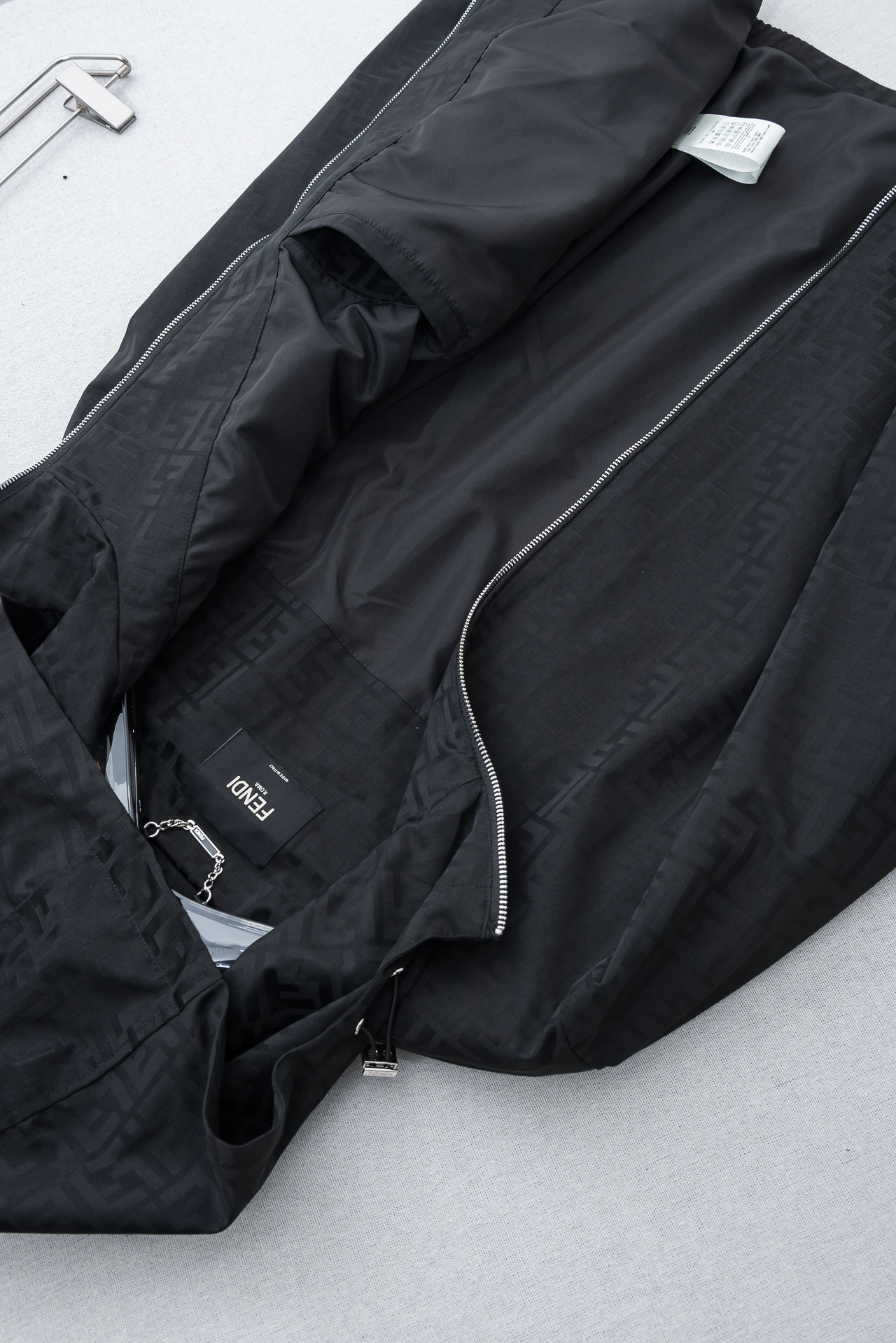 FENDI芬迪2026 ss最新春季新品，连帽防水夹克外套#同步官网发售！Fendi品牌的灵魂提花FF形