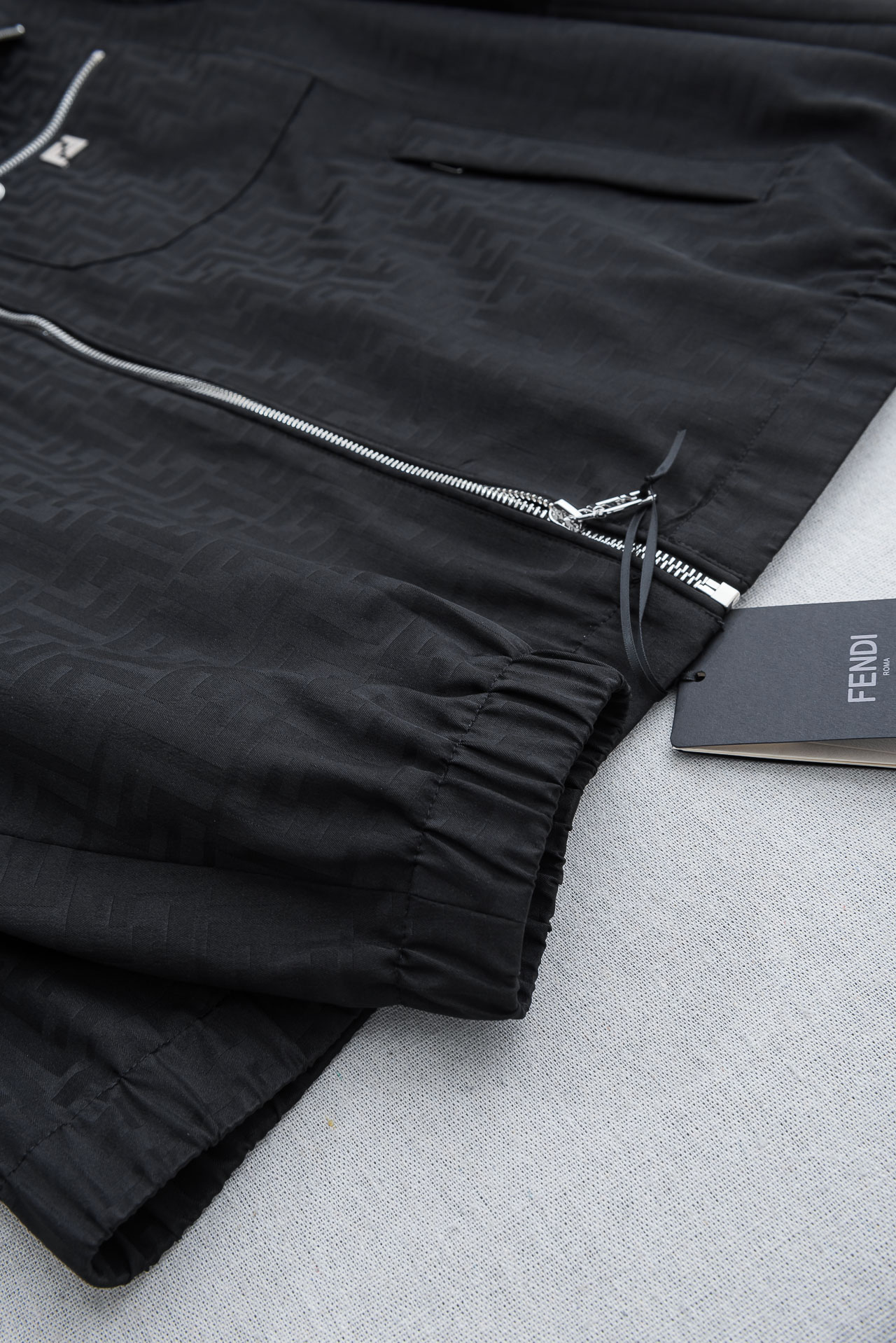 FENDI芬迪2026 ss最新春季新品，连帽防水夹克外套#同步官网发售！Fendi品牌的灵魂提花FF形