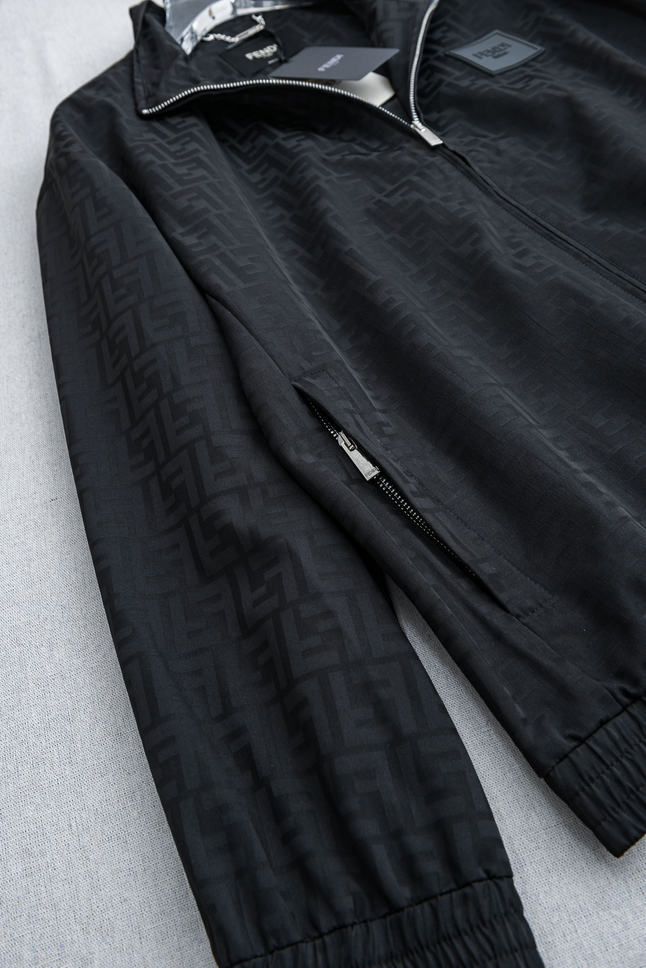 FENDI芬迪2026 ss最新春季新品，立领防水夹克外套#同步官网发售！Fendi品牌的灵魂提花FF形