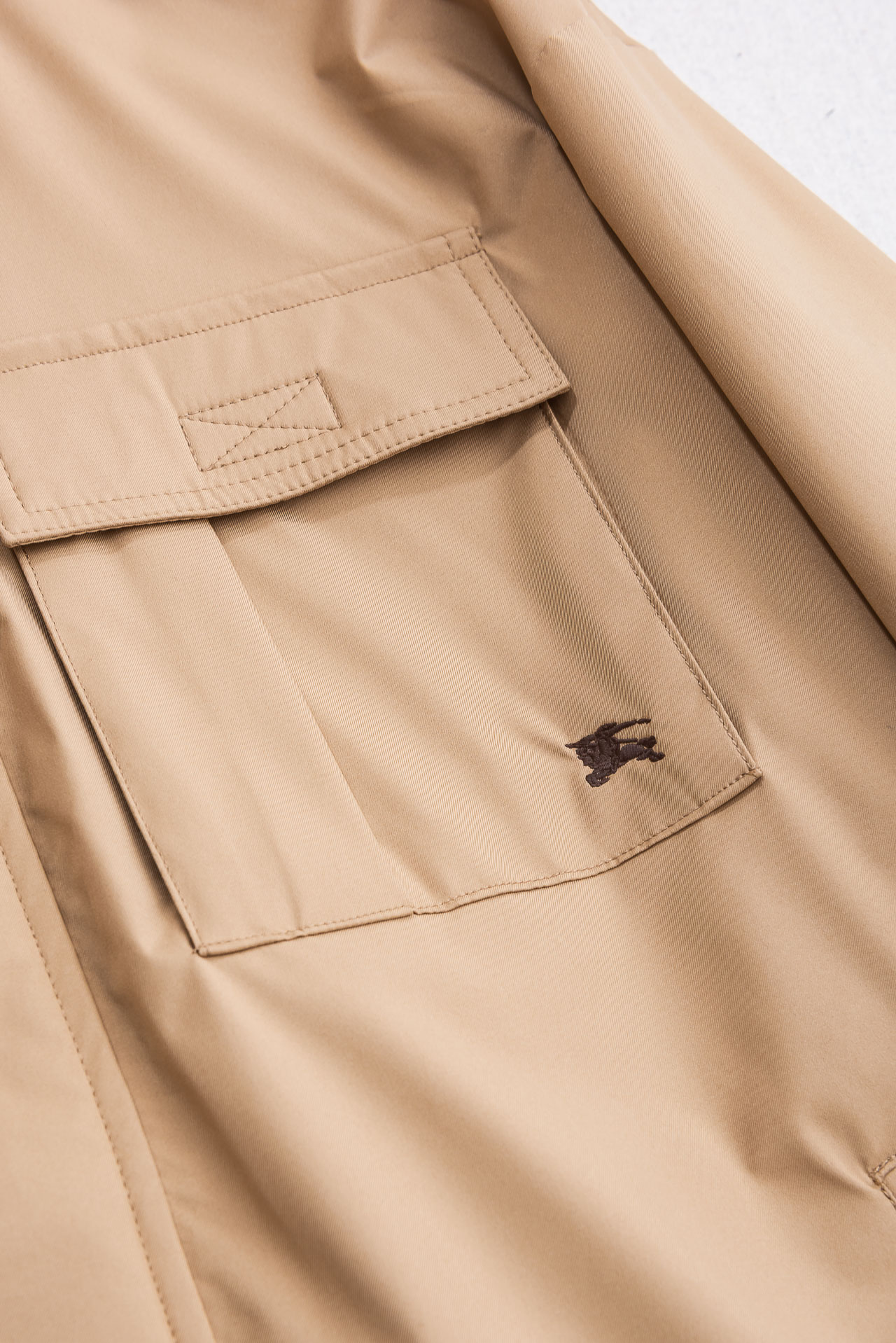 26ss新春最新出品 棉质BUR王牌尖货， 原厂原料棉纺厂特供长绒精纺棉质混纺斜纹材质打造。内侧为 Bu