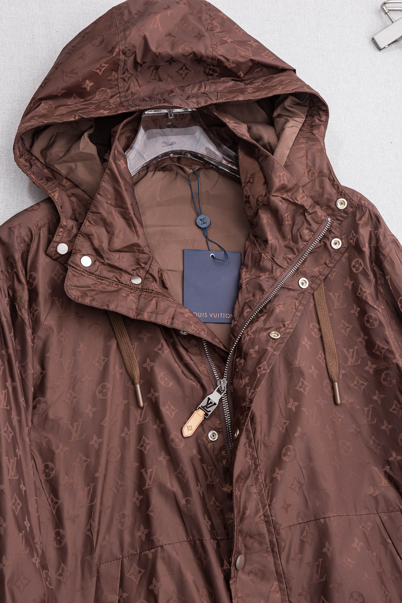 LV 路易威登2026 ss最新春季新品！Monogram立体提花连帽防水夹克外套#同步官网发售！该款夹