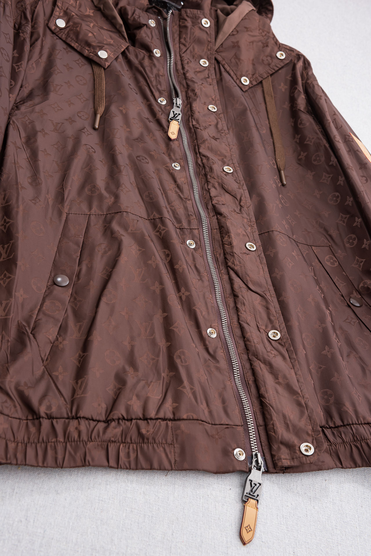 LV 路易威登2026 ss最新春季新品！Monogram立体提花连帽防水夹克外套#同步官网发售！该款夹
