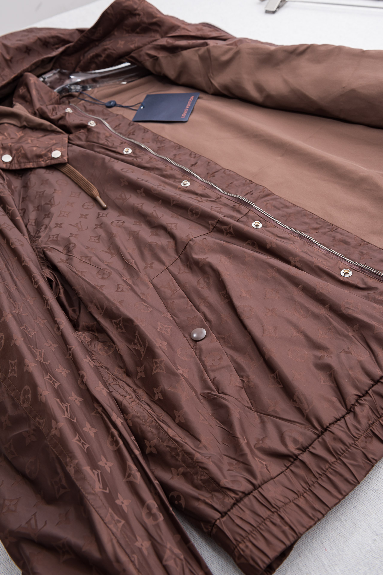 LV 路易威登2026 ss最新春季新品！Monogram立体提花连帽防水夹克外套#同步官网发售！该款夹