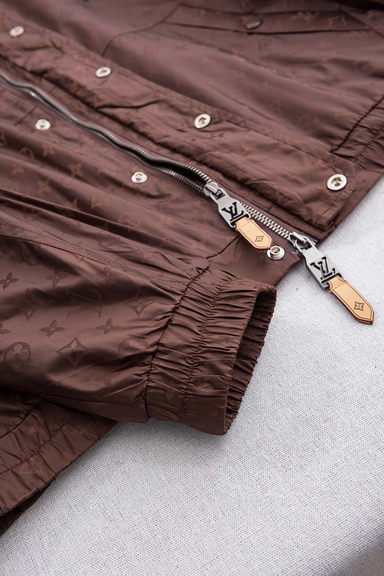 LV 路易威登2026 ss最新春季新品！Monogram立体提花连帽防水夹克外套#同步官网发售！该款夹