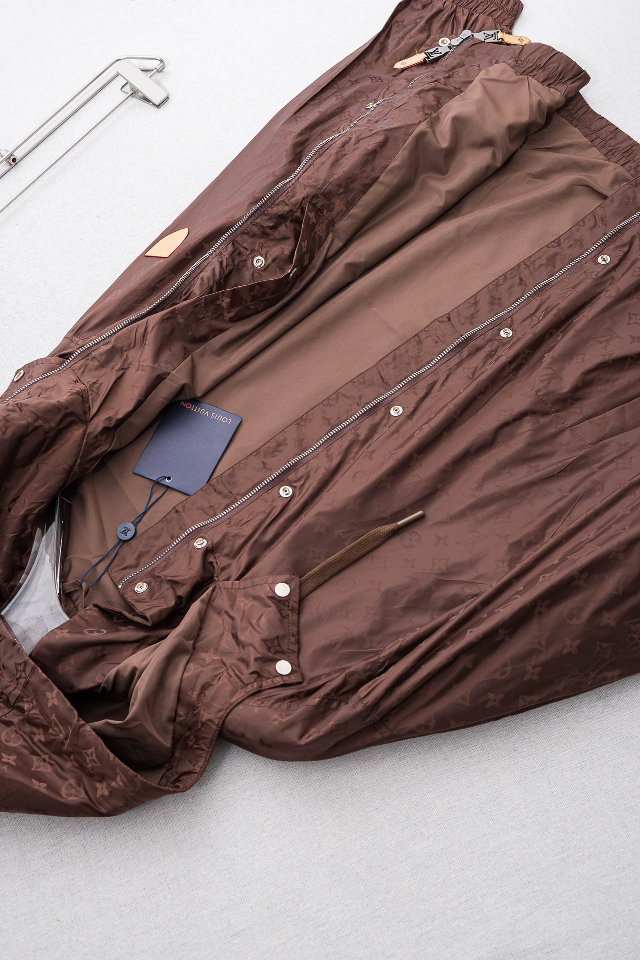 LV 路易威登2026 ss最新春季新品！Monogram立体提花连帽防水夹克外套#同步官网发售！该款夹