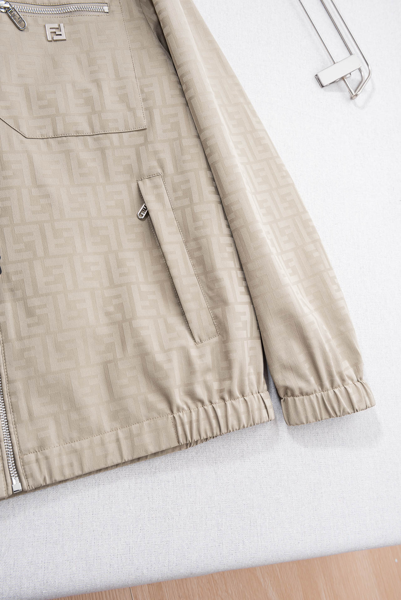 FENDI芬迪2026 ss最新春季新品，连帽防水夹克外套#同步官网发售！Fendi品牌的灵魂提花FF形