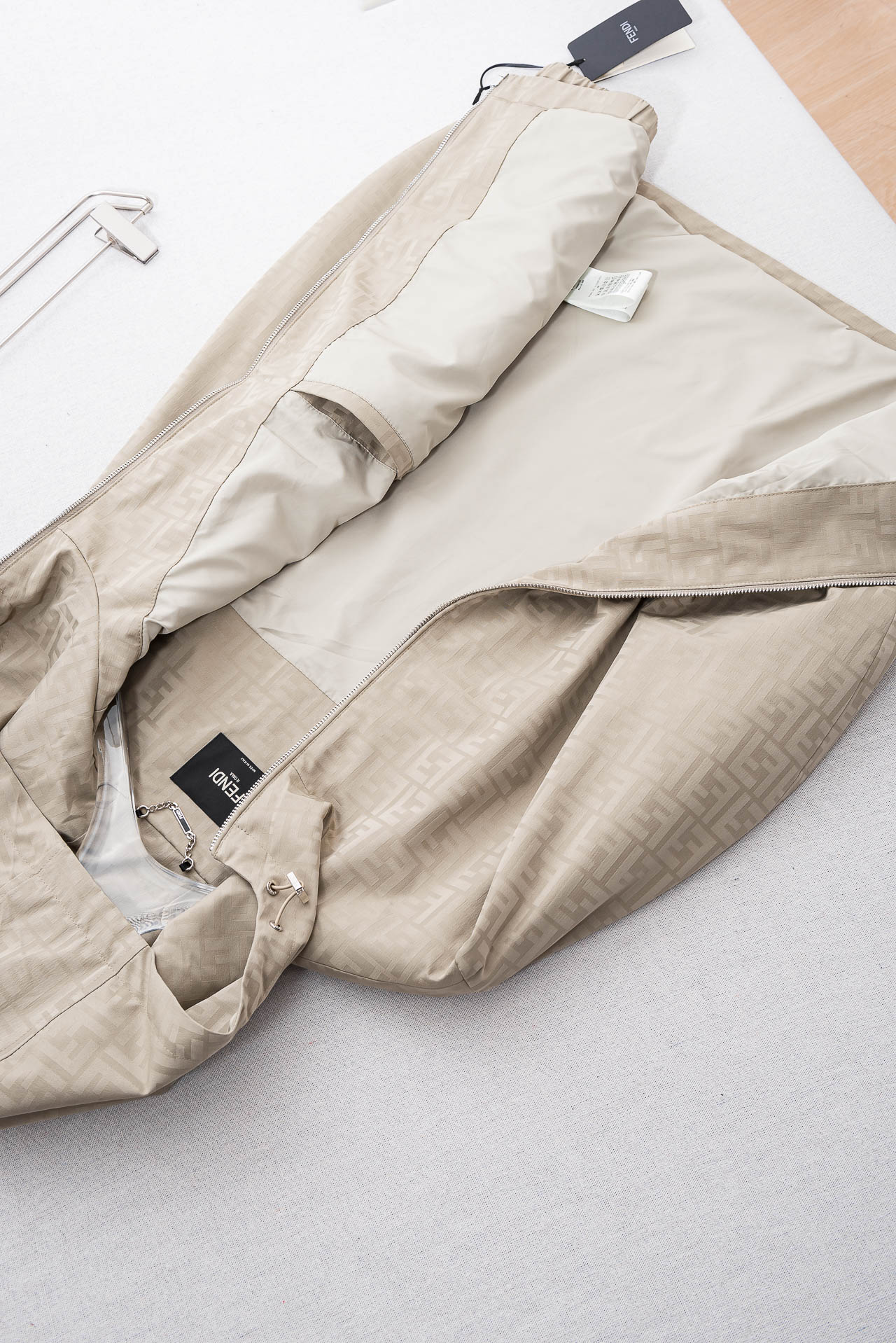 FENDI芬迪2026 ss最新春季新品，连帽防水夹克外套#同步官网发售！Fendi品牌的灵魂提花FF形