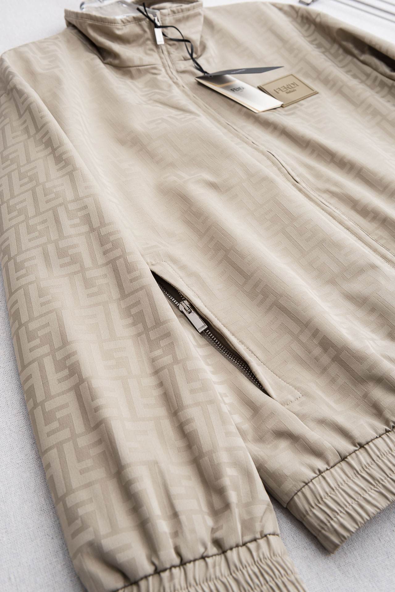 FENDI芬迪2026 ss最新春季新品，立领防水夹克外套#同步官网发售！Fendi品牌的灵魂提花FF形