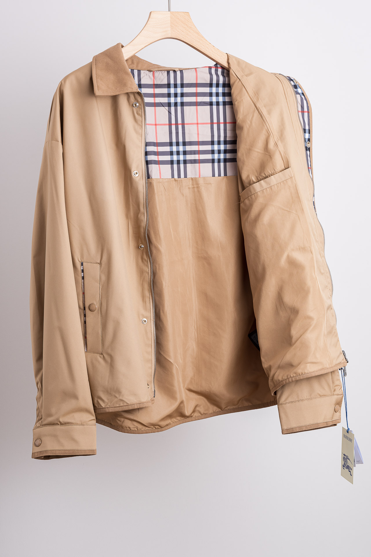 ☀️☀️26ss新春最新出品 BUR王牌尖货， 内侧为 Burberry 经典点格纹棉质面料，呈现常规版