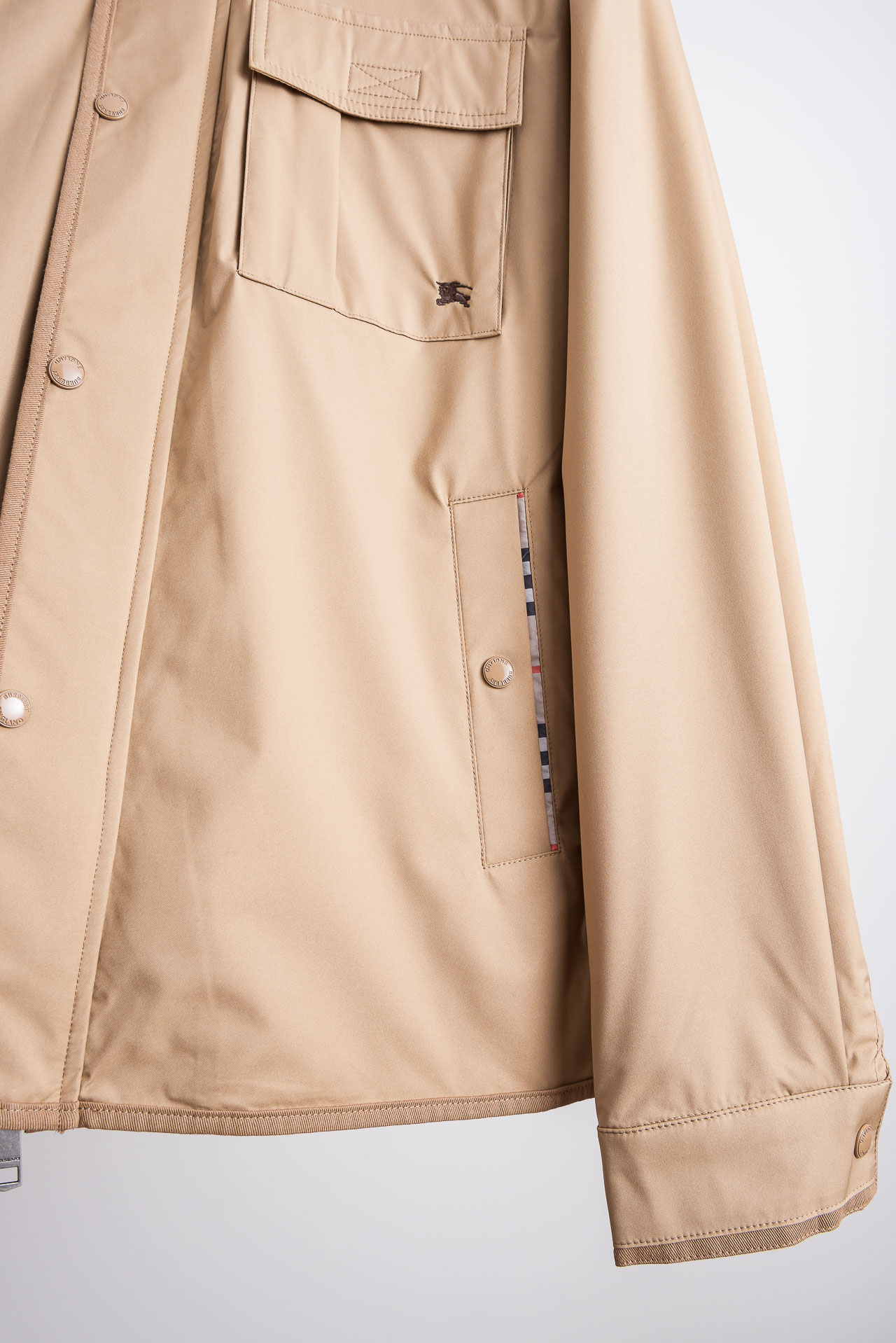☀️☀️26ss新春最新出品 BUR王牌尖货， 内侧为 Burberry 经典点格纹棉质面料，呈现常规版
