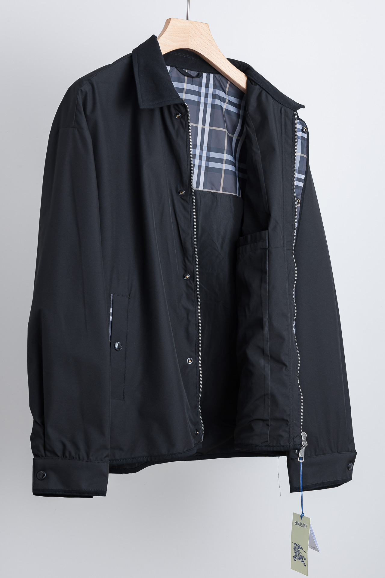 ☀️☀️26ss新春最新出品 BUR王牌尖货， 内侧为 Burberry 经典点格纹棉质面料，呈现常规版