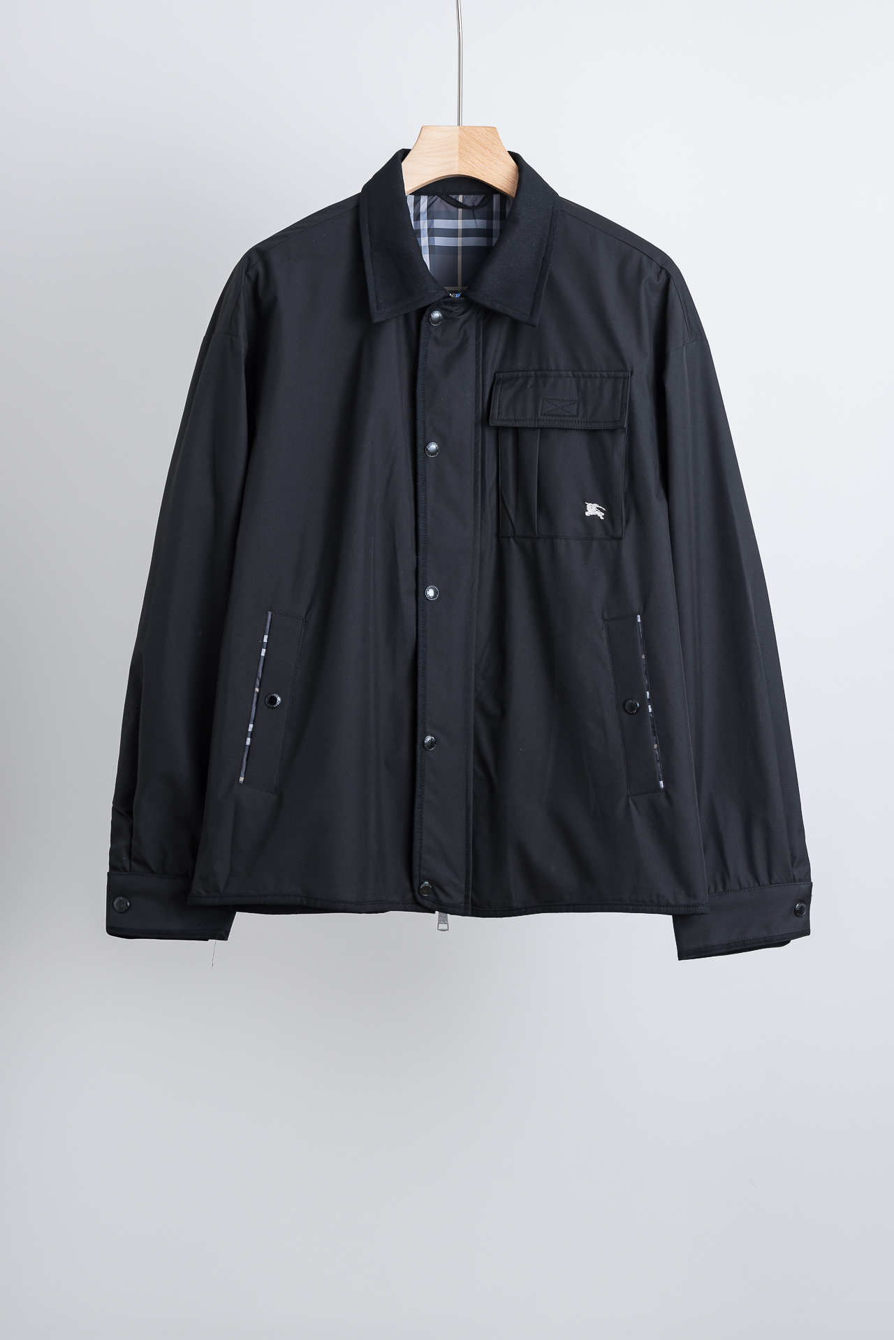 ☀️☀️26ss新春最新出品 BUR王牌尖货， 内侧为 Burberry 经典点格纹棉质面料，呈现常规版