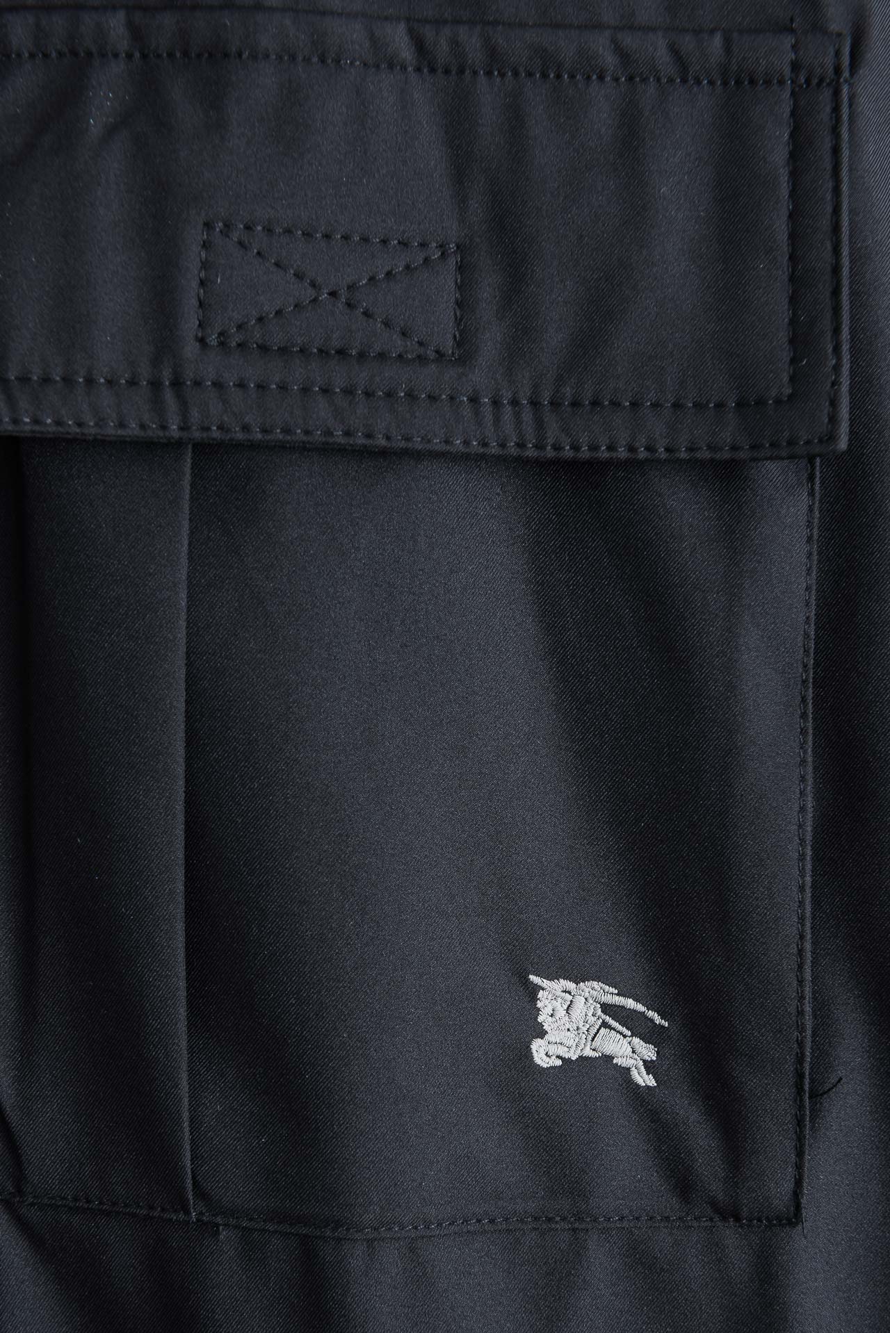 ☀️☀️26ss新春最新出品 BUR王牌尖货， 内侧为 Burberry 经典点格纹棉质面料，呈现常规版