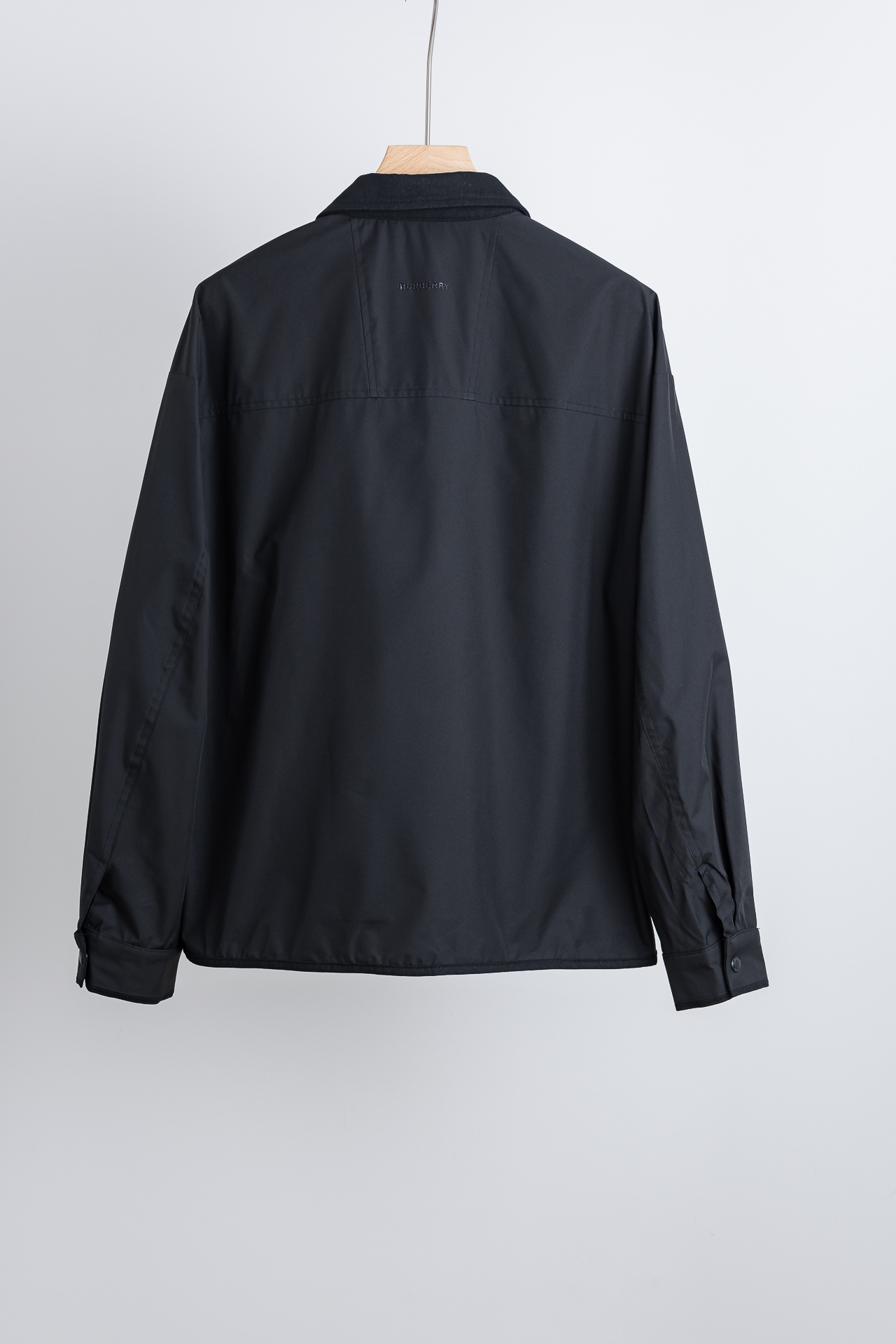 ☀️☀️26ss新春最新出品 BUR王牌尖货， 内侧为 Burberry 经典点格纹棉质面料，呈现常规版