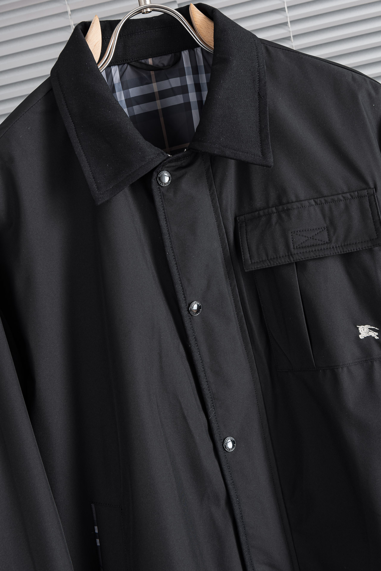 26ss新春最新出品 BUR王牌尖货， 内侧为 Burberry 经典点格纹棉质面料，呈现常规版型，B家