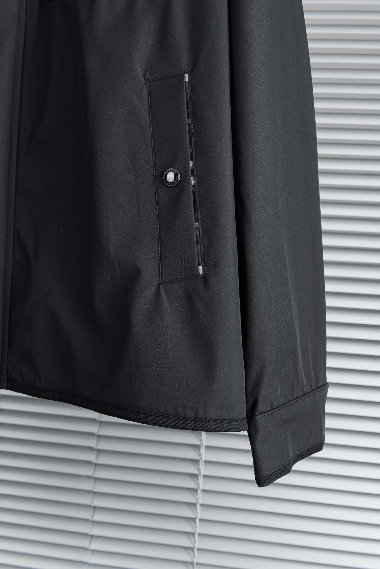 26ss新春最新出品 BUR王牌尖货， 内侧为 Burberry 经典点格纹棉质面料，呈现常规版型，B家