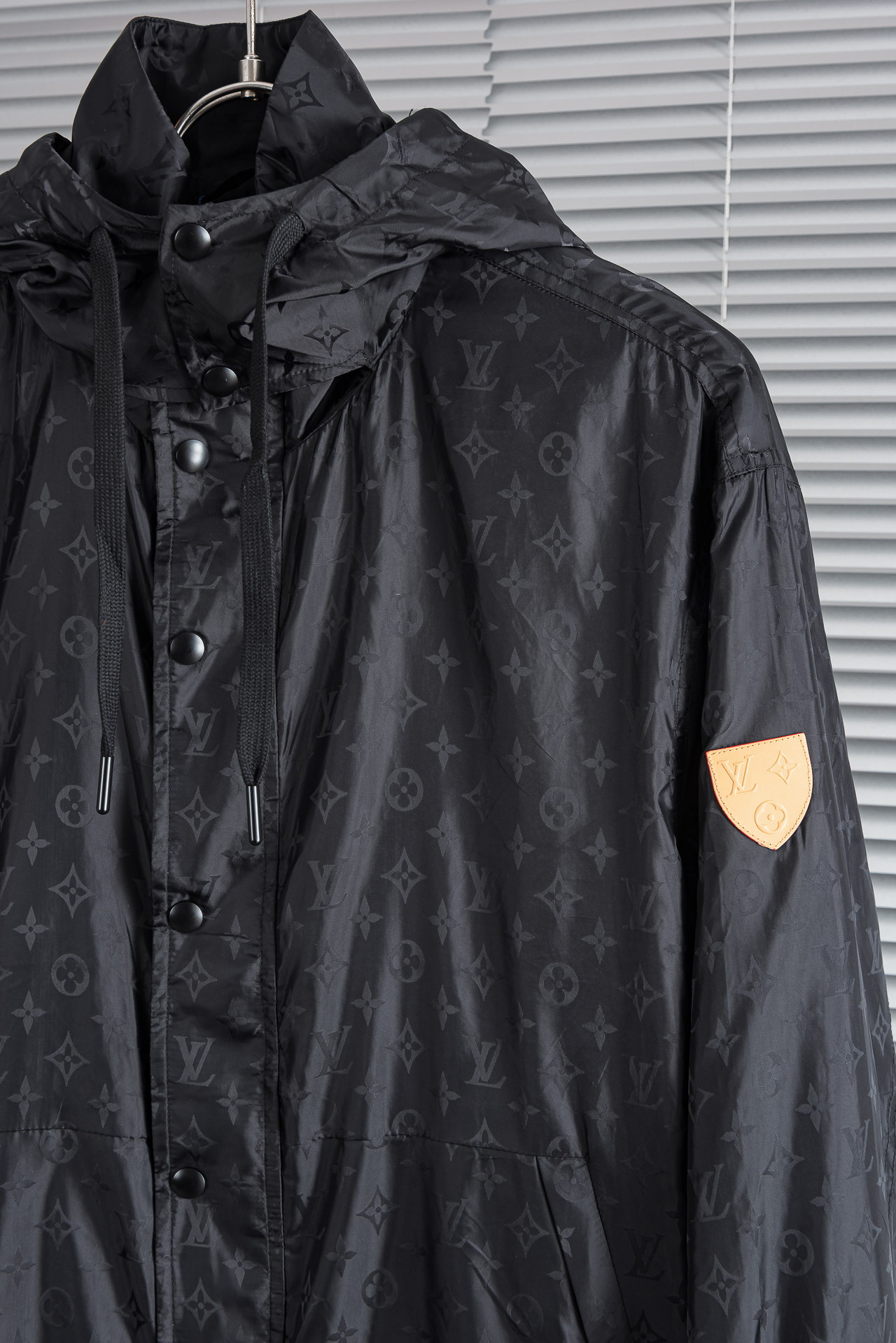 LV 路易威登2026 ss最新春季新品！Monogram立体提花连帽防水夹克外套#同步官网发售！该款夹