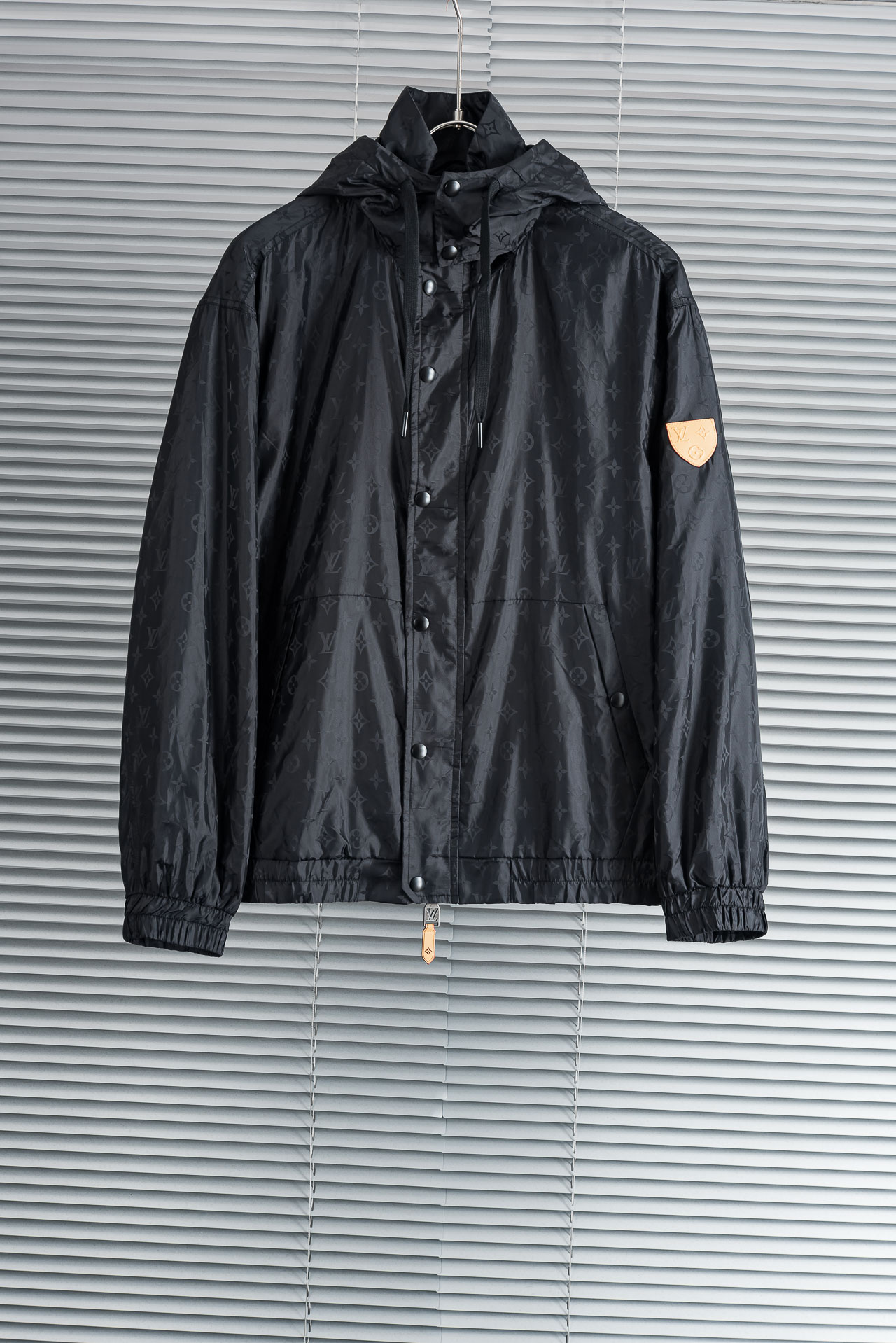 LV 路易威登2026 ss最新春季新品！Monogram立体提花连帽防水夹克外套#同步官网发售！该款夹
