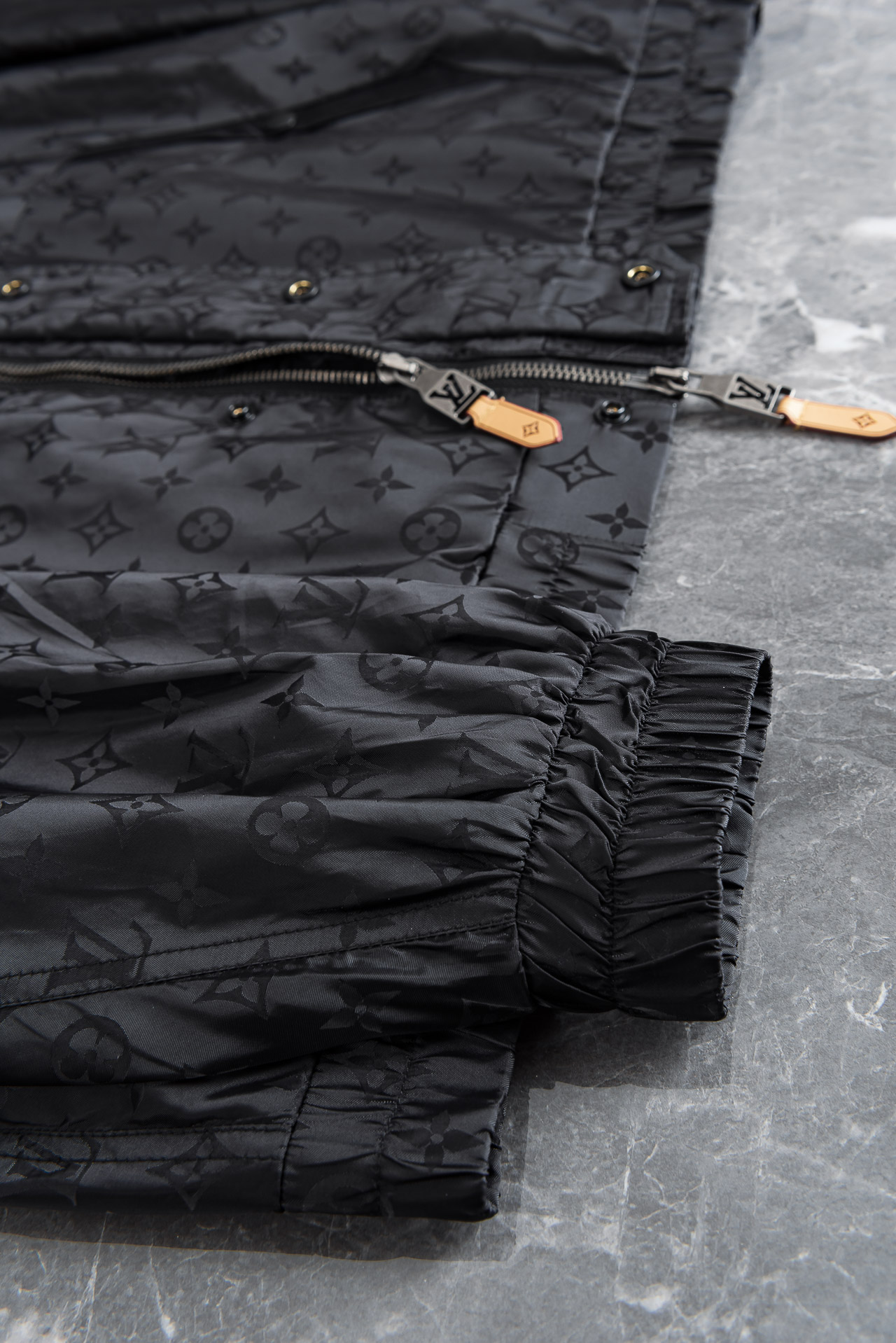 LV 路易威登2026 ss最新春季新品！Monogram立体提花连帽防水夹克外套#同步官网发售！该款夹