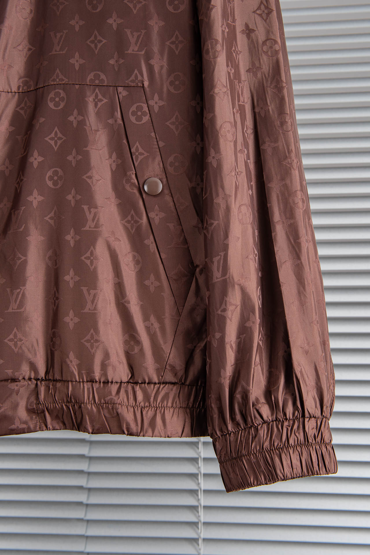 LV 路易威登2026 ss最新春季新品！Monogram立体提花连帽防水夹克外套#同步官网发售！该款夹