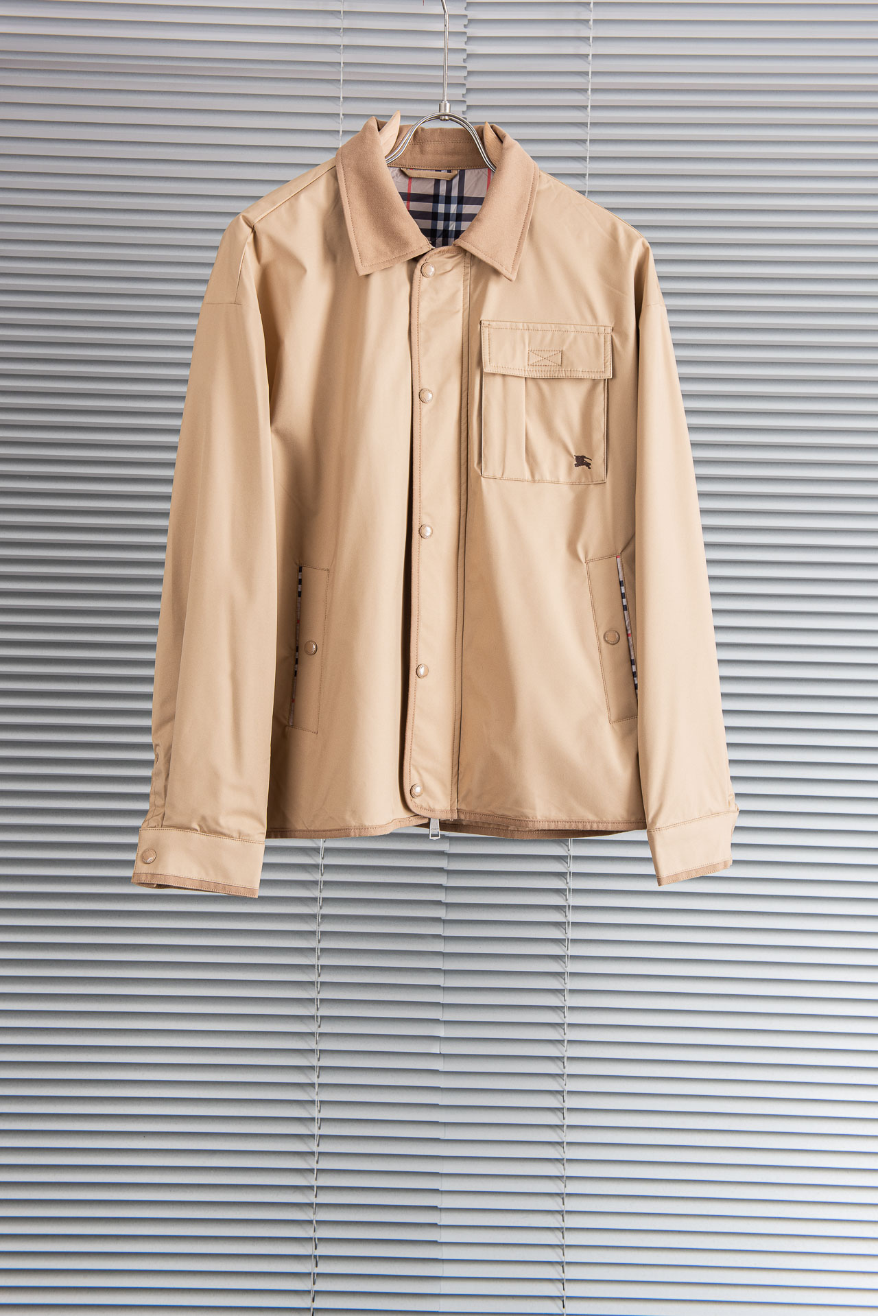 26ss新春最新出品 BUR王牌尖货， 内侧为 Burberry 经典点格纹棉质面料，呈现常规版型，B家