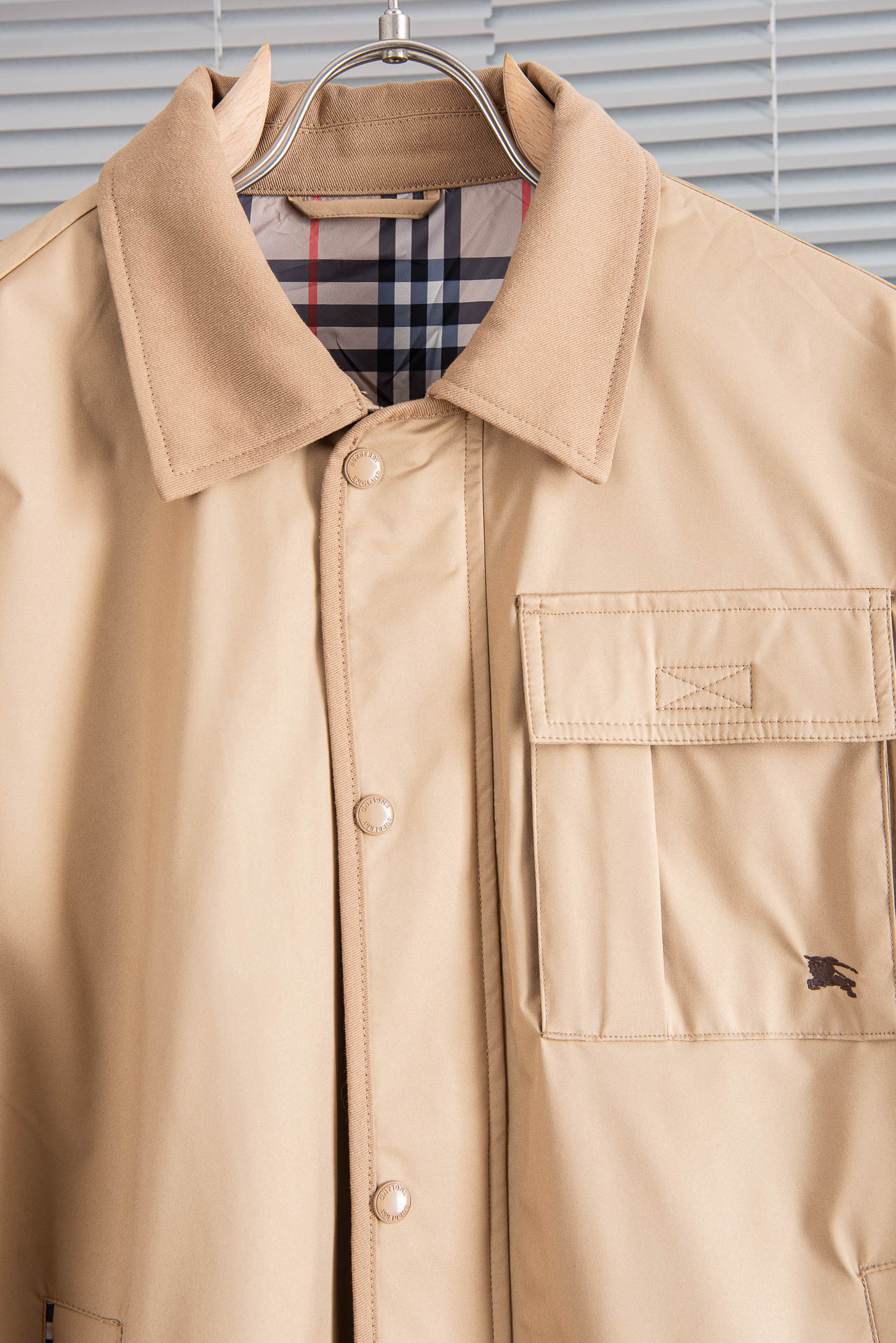 26ss新春最新出品 BUR王牌尖货， 内侧为 Burberry 经典点格纹棉质面料，呈现常规版型，B家