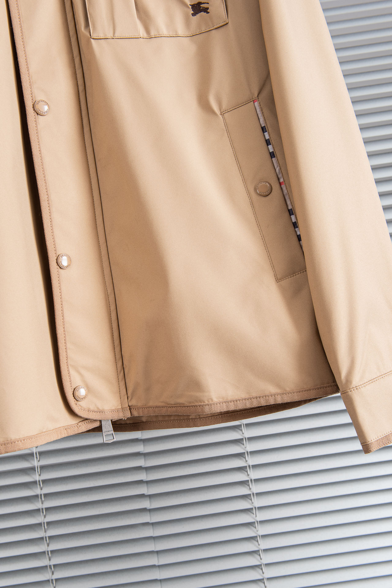 26ss新春最新出品 BUR王牌尖货， 内侧为 Burberry 经典点格纹棉质面料，呈现常规版型，B家