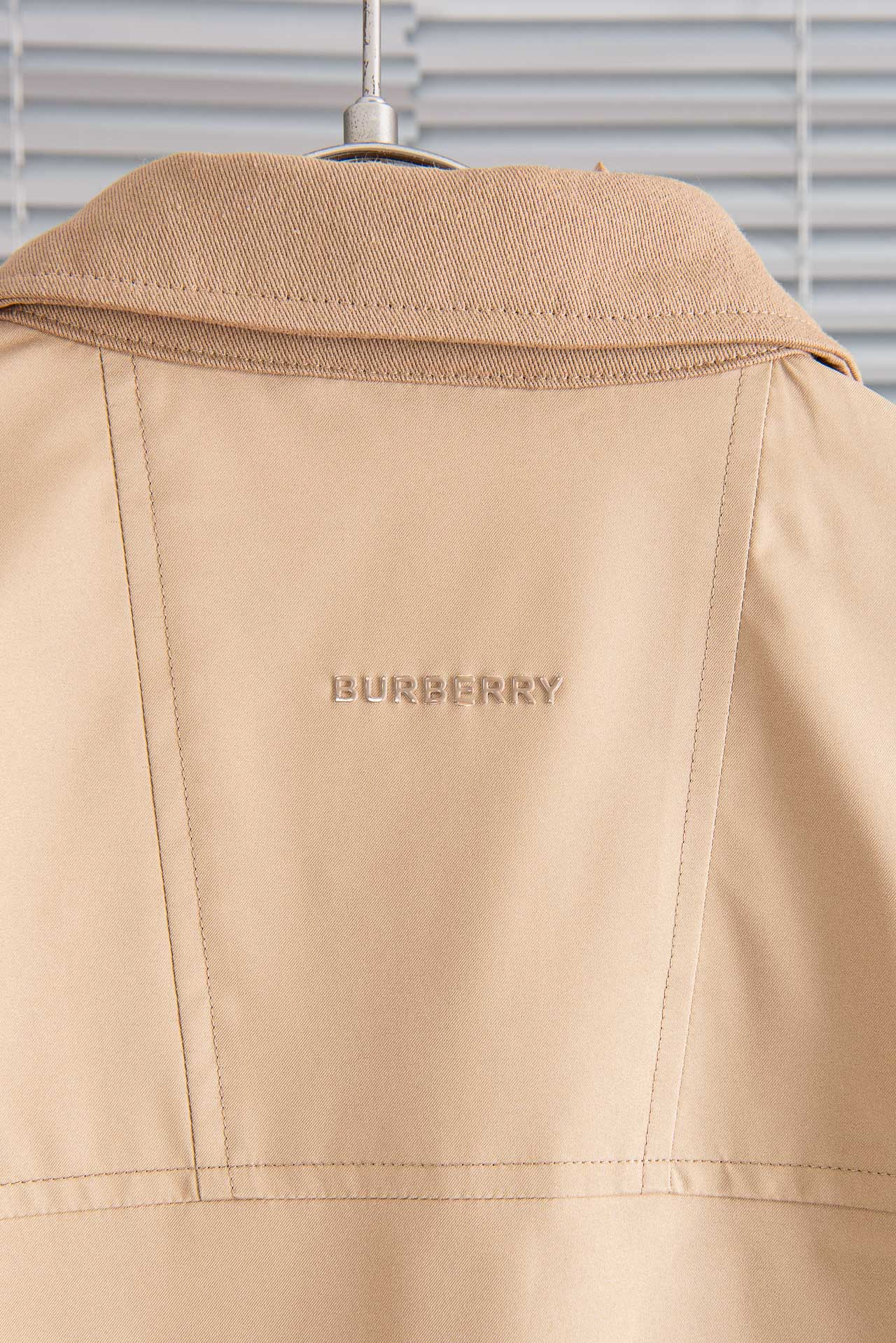26ss新春最新出品 BUR王牌尖货， 内侧为 Burberry 经典点格纹棉质面料，呈现常规版型，B家