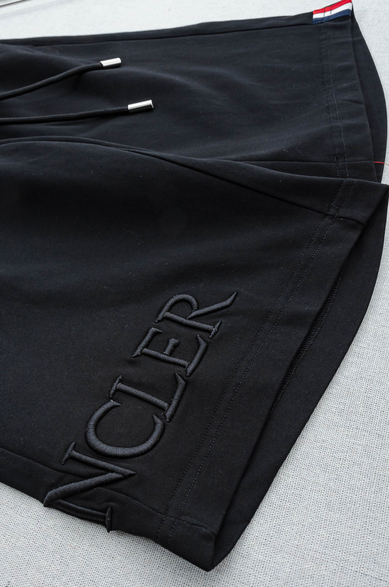 Moncler SS精梳全棉直筒休闲短裤#甄选客供进口100%全棉针织料，高密度织物制作而成，上身很舒适