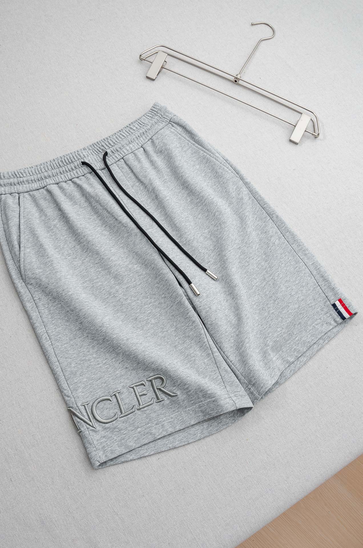 Moncler SS精梳全棉直筒休闲短裤#甄选客供进口100%全棉针织料，高密度织物制作而成，上身很舒适