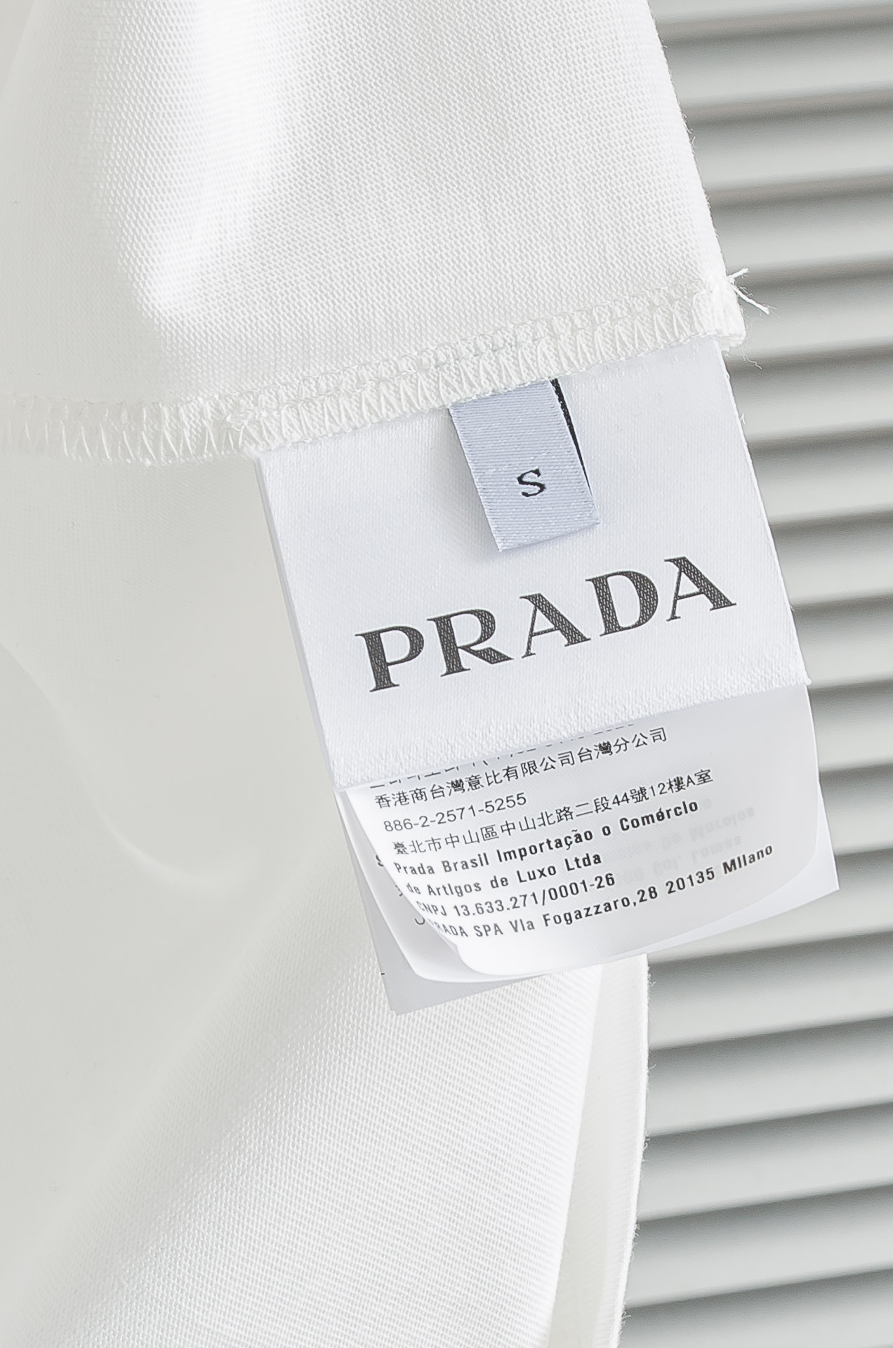 . Pra*da普拉达 2026SS时尚潮人必备男士休闲圆领短袖T恤衫#设计理念潮流前卫与尚可持续，选用