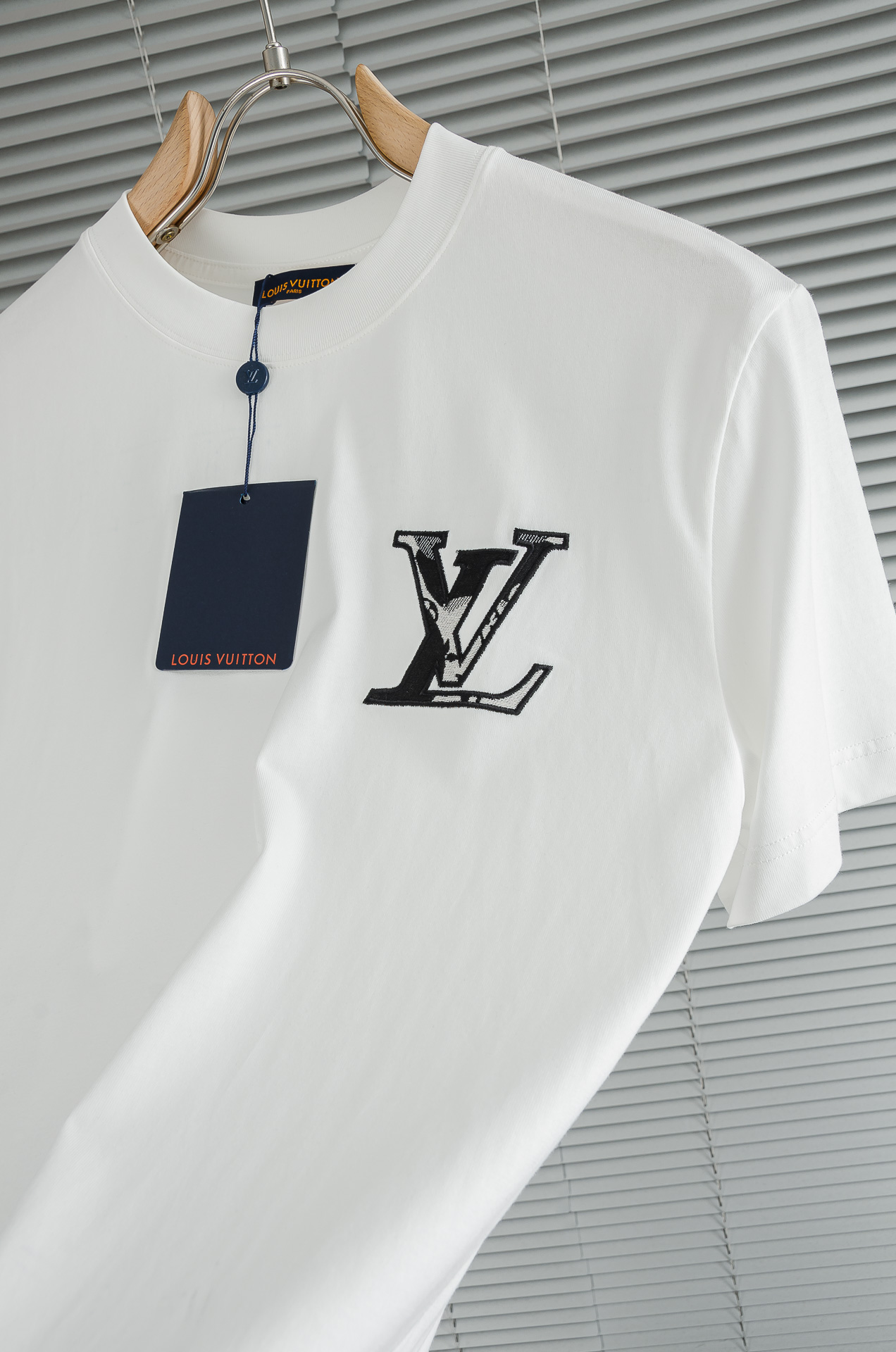 🆕 LV 路易 2026SS时尚潮人必备男士休闲圆领短袖T恤衫#设计理念潮流前卫与尚可持续，选用客供进口