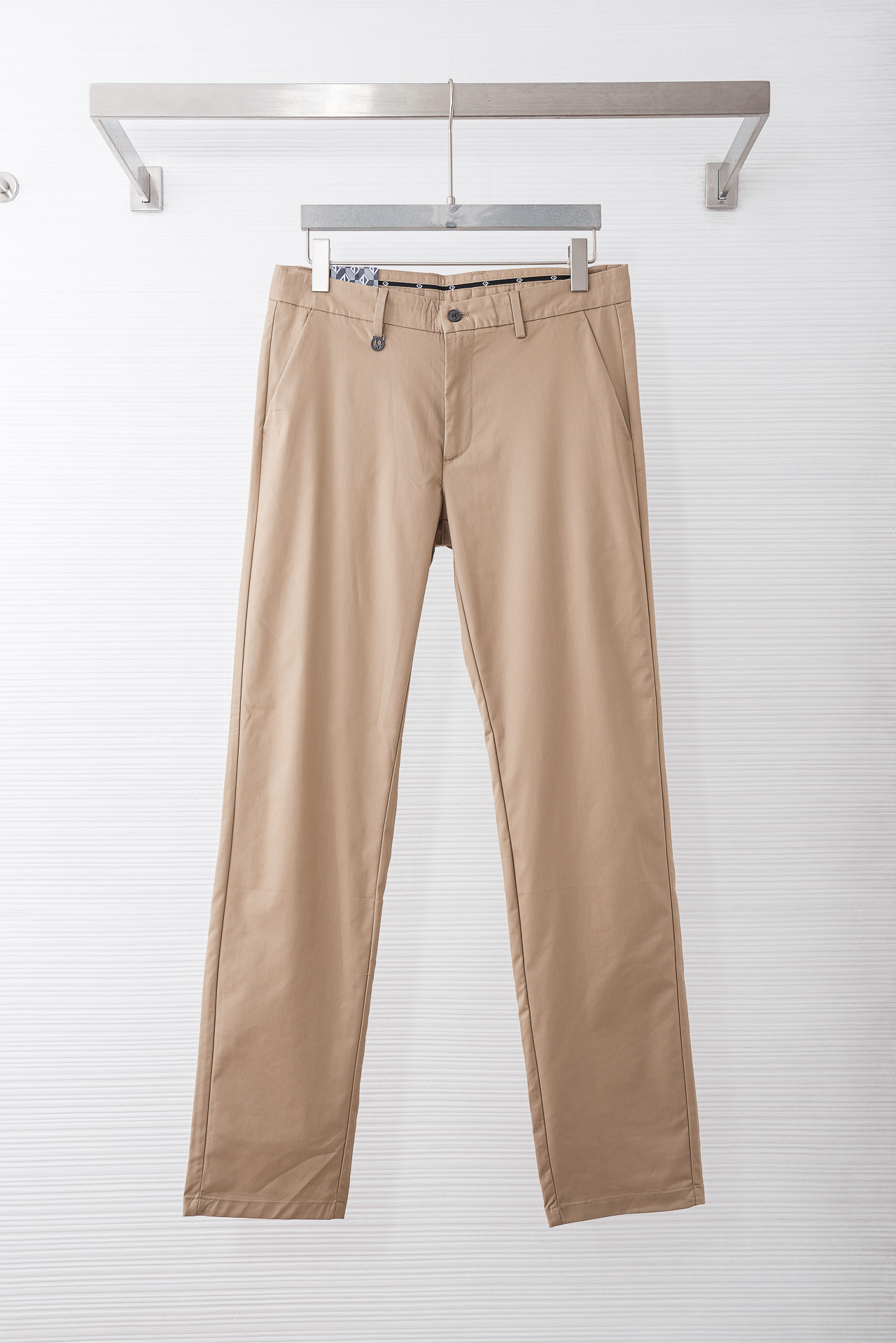 Dior迪奥26ss春夏轻奢时尚定制休闲西裤，简洁干练的风格，精致卓越的品质男装，每款的设计点跟舒适度都